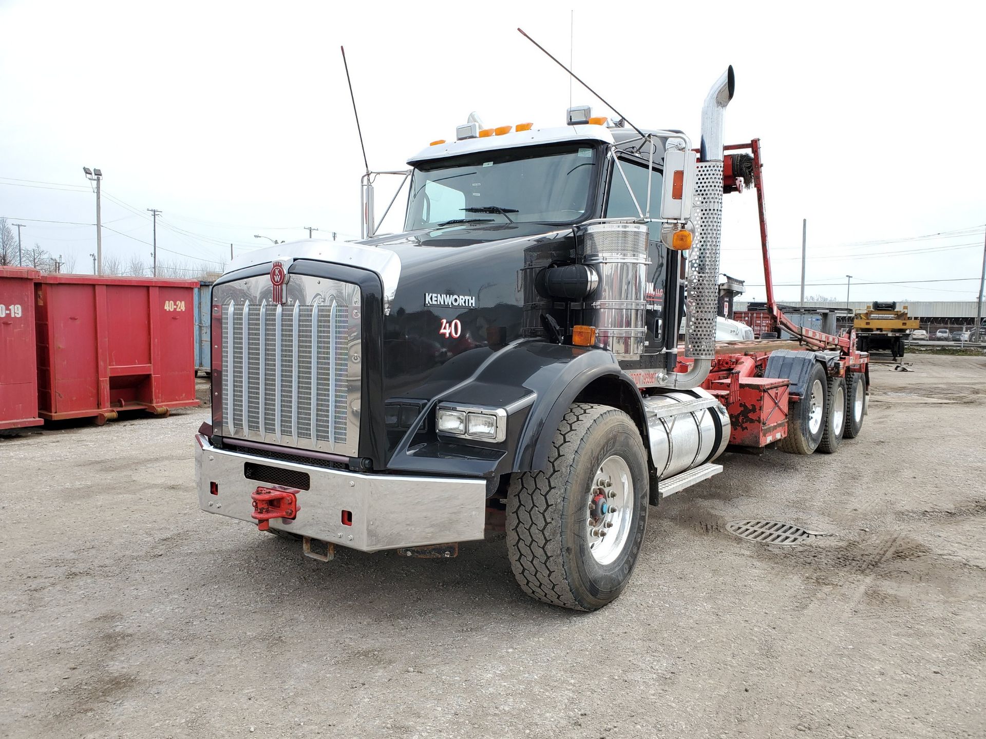 2014 KENWORTH T800 75,000 LB. HOIST & ROLL-OFF TRACTOR, VIN 1NKDX4TX1EJ341596, 258,000 MILES, - Image 32 of 34