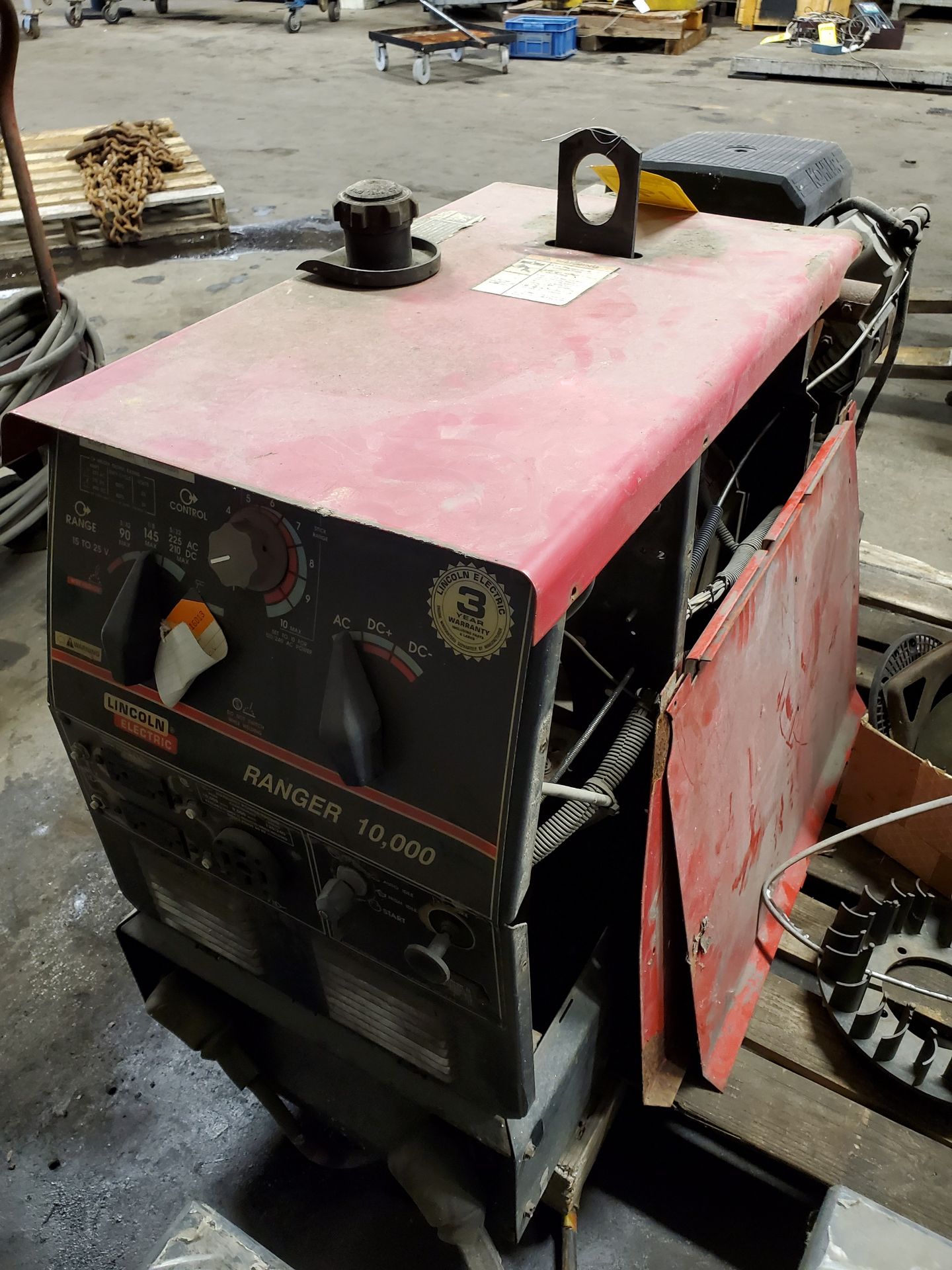 LINCOLN ELECTRIC RANGER 10,000 GAS POWERED WELDER/GENERATOR, (4) 120 V., (1) 120/240 V. OUTLETS, 991 - Image 5 of 5