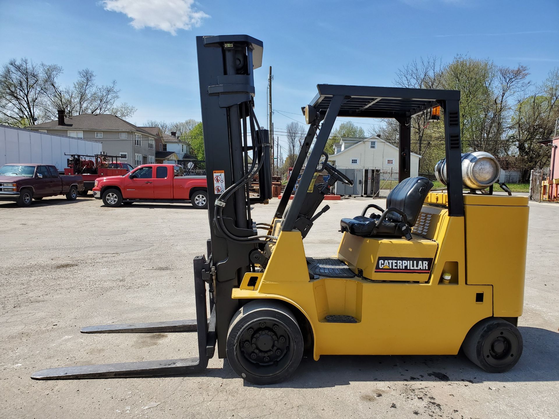 CATERPILLAR GC55KS1 12,000 LB. CAP. LPG FORKLIFT, 3-STAGE MAST, 209'' MAX LOAD HEIGHT, SOLID - Image 2 of 13