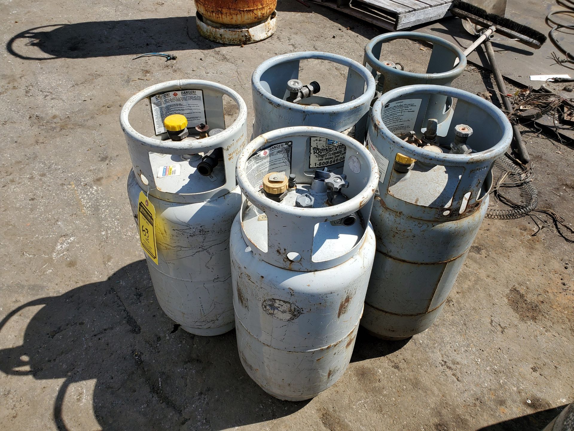 (5) 33# FORKLIFT PROPANE TANKS