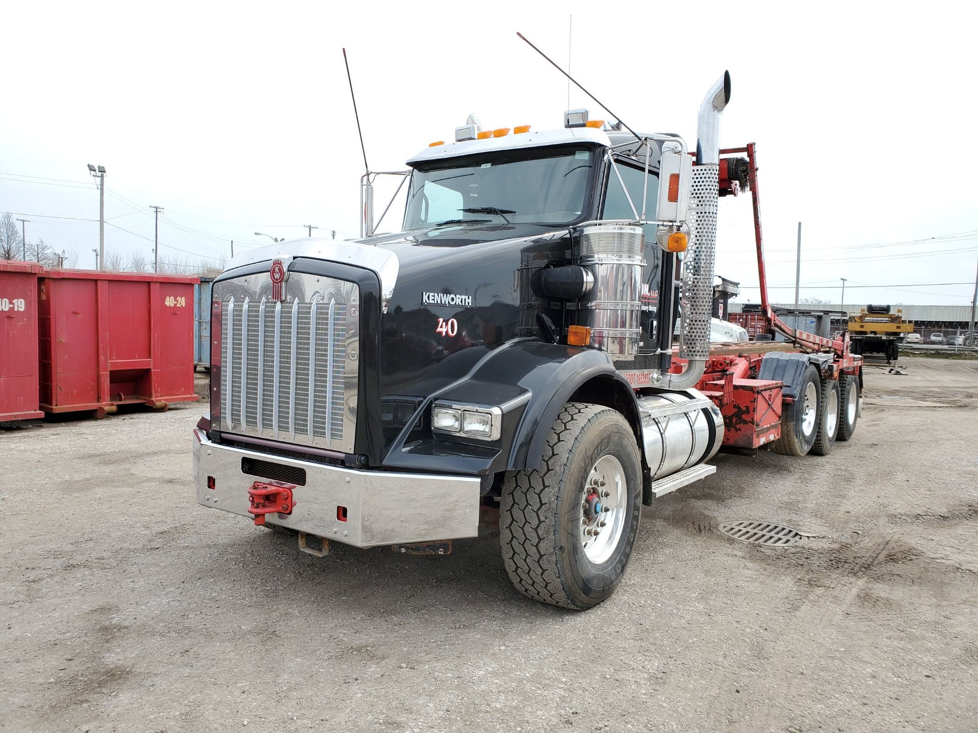 2014 KENWORTH T800 75,000 LB. HOIST & ROLL-OFF TRACTOR, VIN 1NKDX4TX1EJ341596, 258,000 MILES, - Image 33 of 34