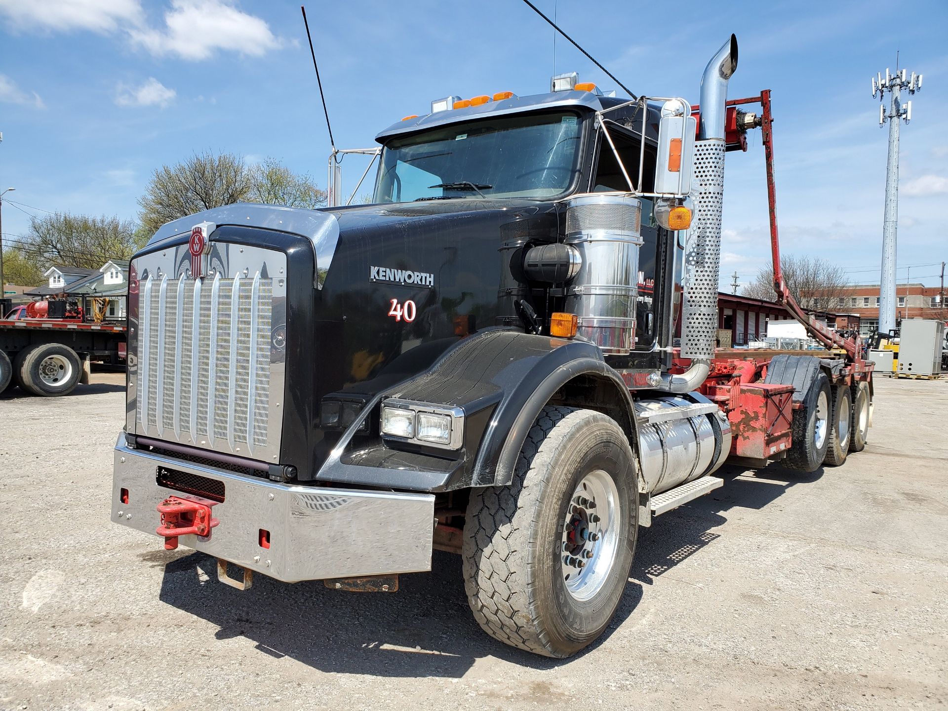 2014 KENWORTH T800 75,000 LB. HOIST & ROLL-OFF TRACTOR, VIN 1NKDX4TX1EJ341596, 258,000 MILES, - Image 7 of 34