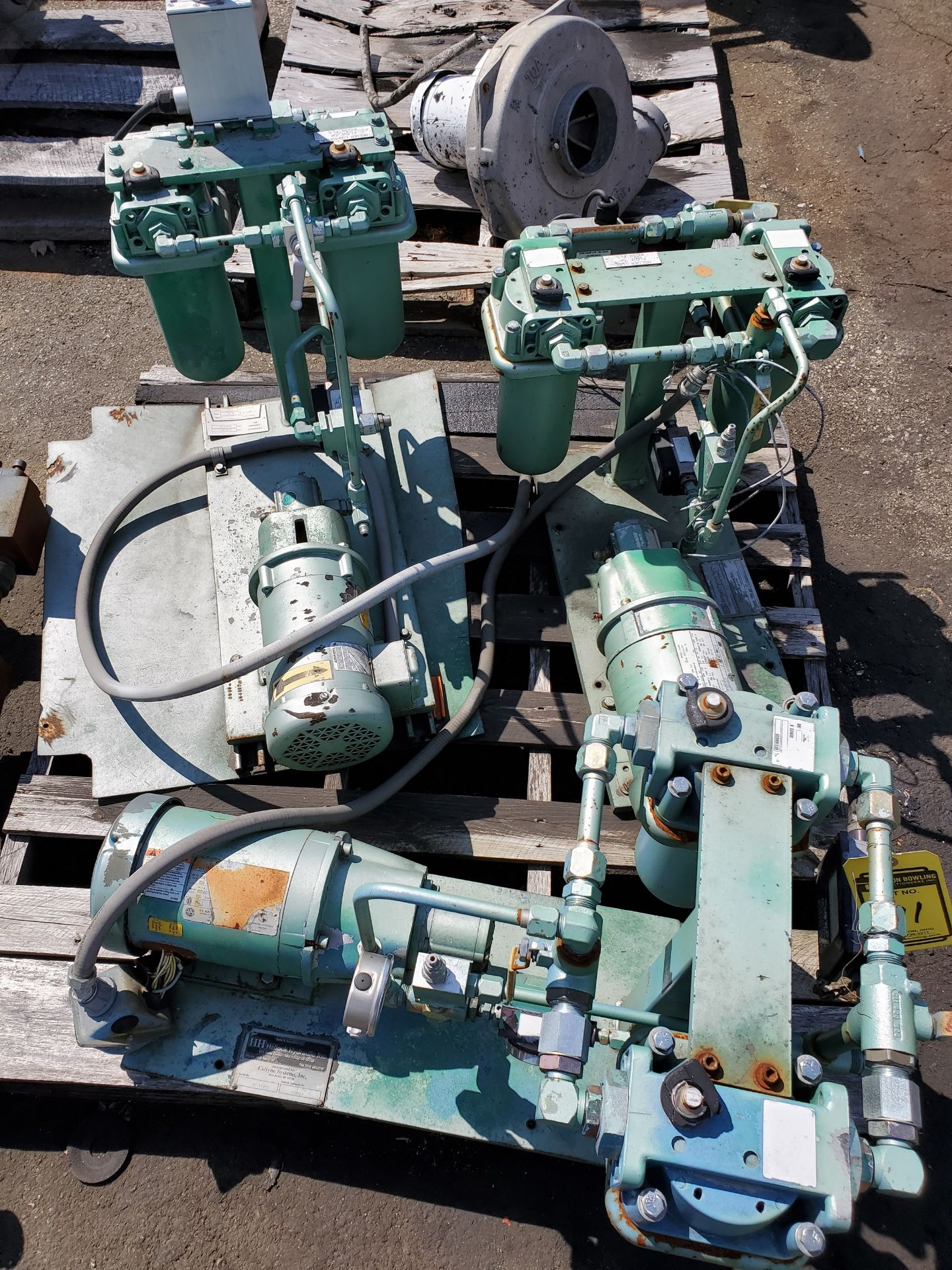 PALLET W/ (3) HALLOCK HYDRAULIC LUBRICATING PUMP UNITS, ALL W/ 1 HP MOTORS, MODEL S92618, S94266 & - Image 2 of 6