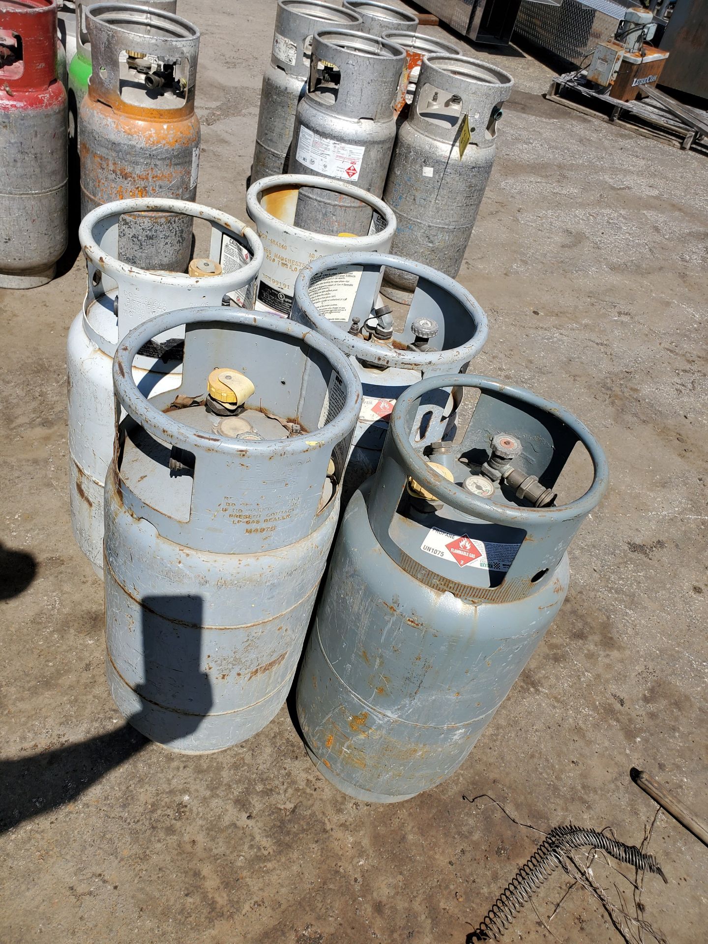 (5) 33# FORKLIFT PROPANE TANKS - Image 4 of 4