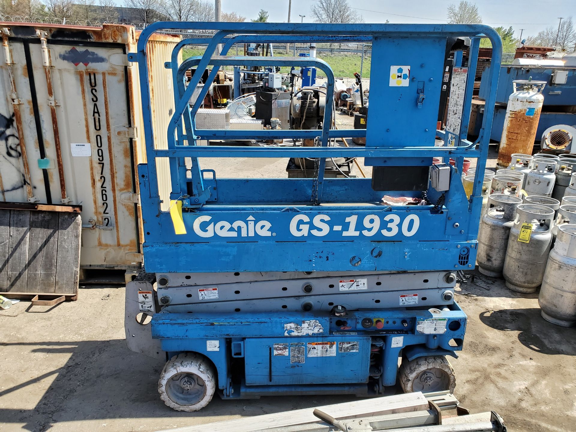 GENIE GS-1930 ELECTRIC SCISSOR LIFT, 19' MAX PLATFORM HEIGHT, 500 LB. CAP., #7046