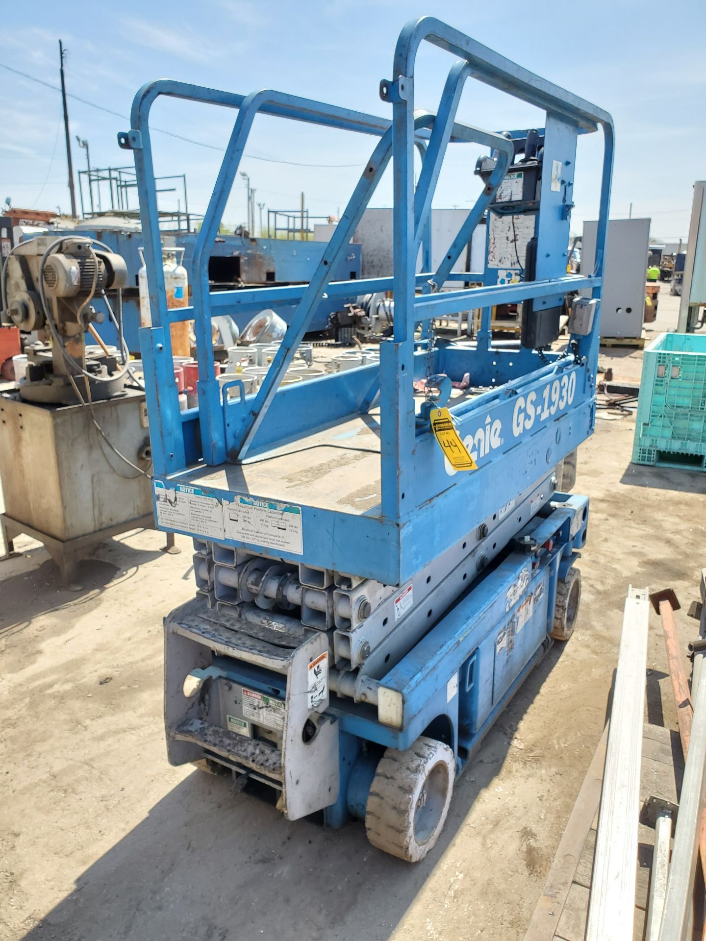 GENIE GS-1930 ELECTRIC SCISSOR LIFT, 19' MAX PLATFORM HEIGHT, 500 LB. CAP., #7046 - Image 2 of 8