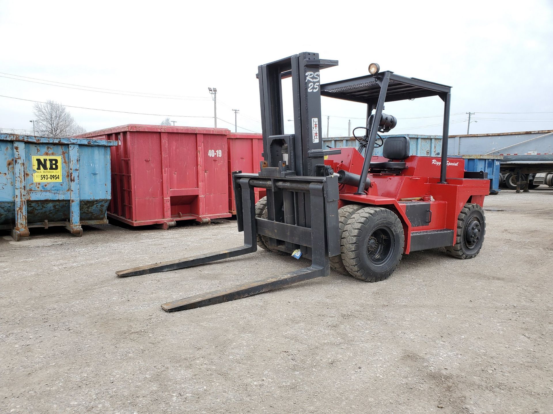 RIGGERS SPECIAL RS25 25,000 LB. CAP. LPG FORKLIFT, DUAL FRONT PNEUMATIC TIRES, 2-STAGE - Image 21 of 26