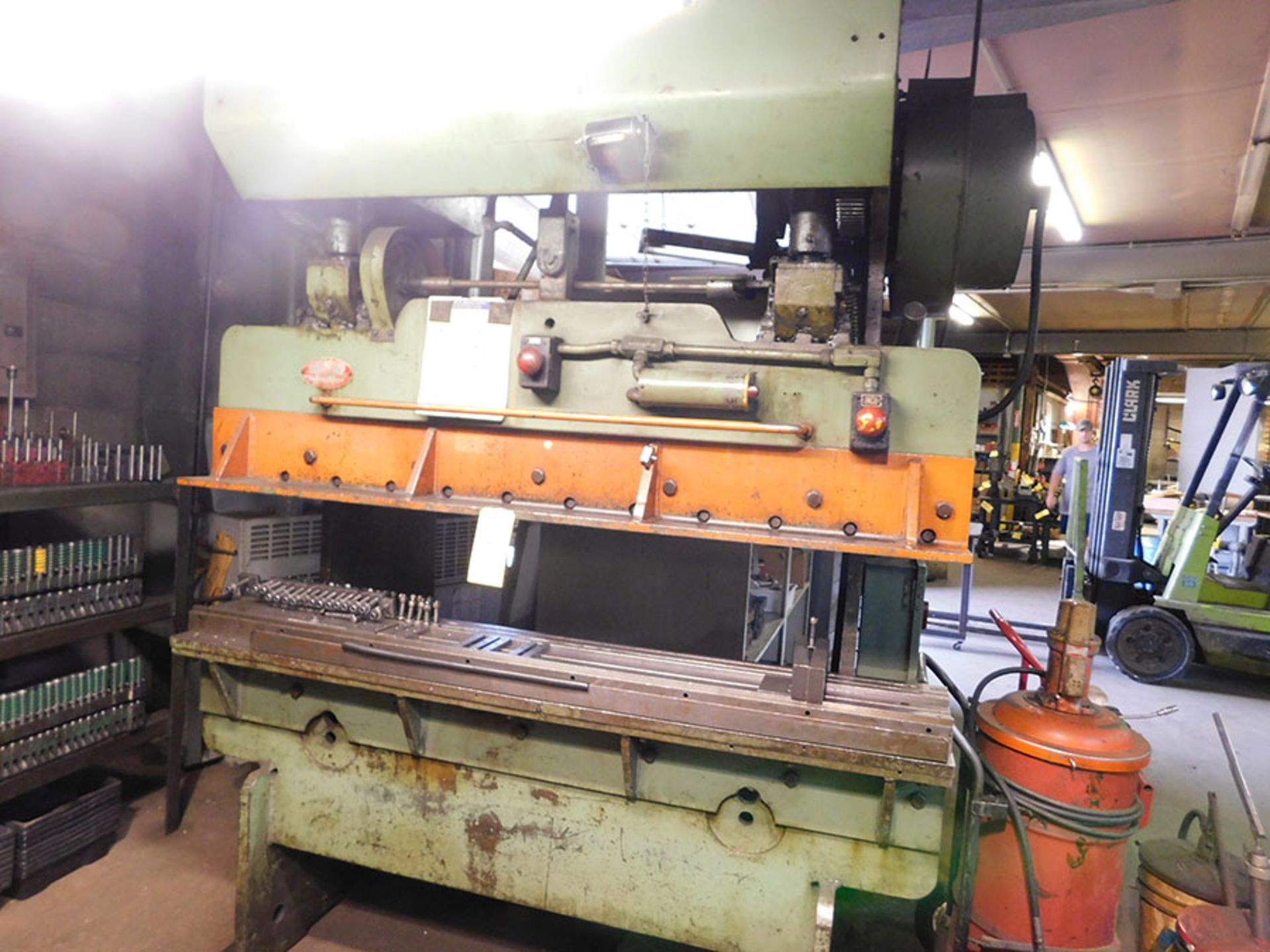 CHICAGO PRESS BRAKE; SIZE 4A6SP, S/N L-9034, 12-GA, 6'' BED, AIR CLUTCH - Image 2 of 4