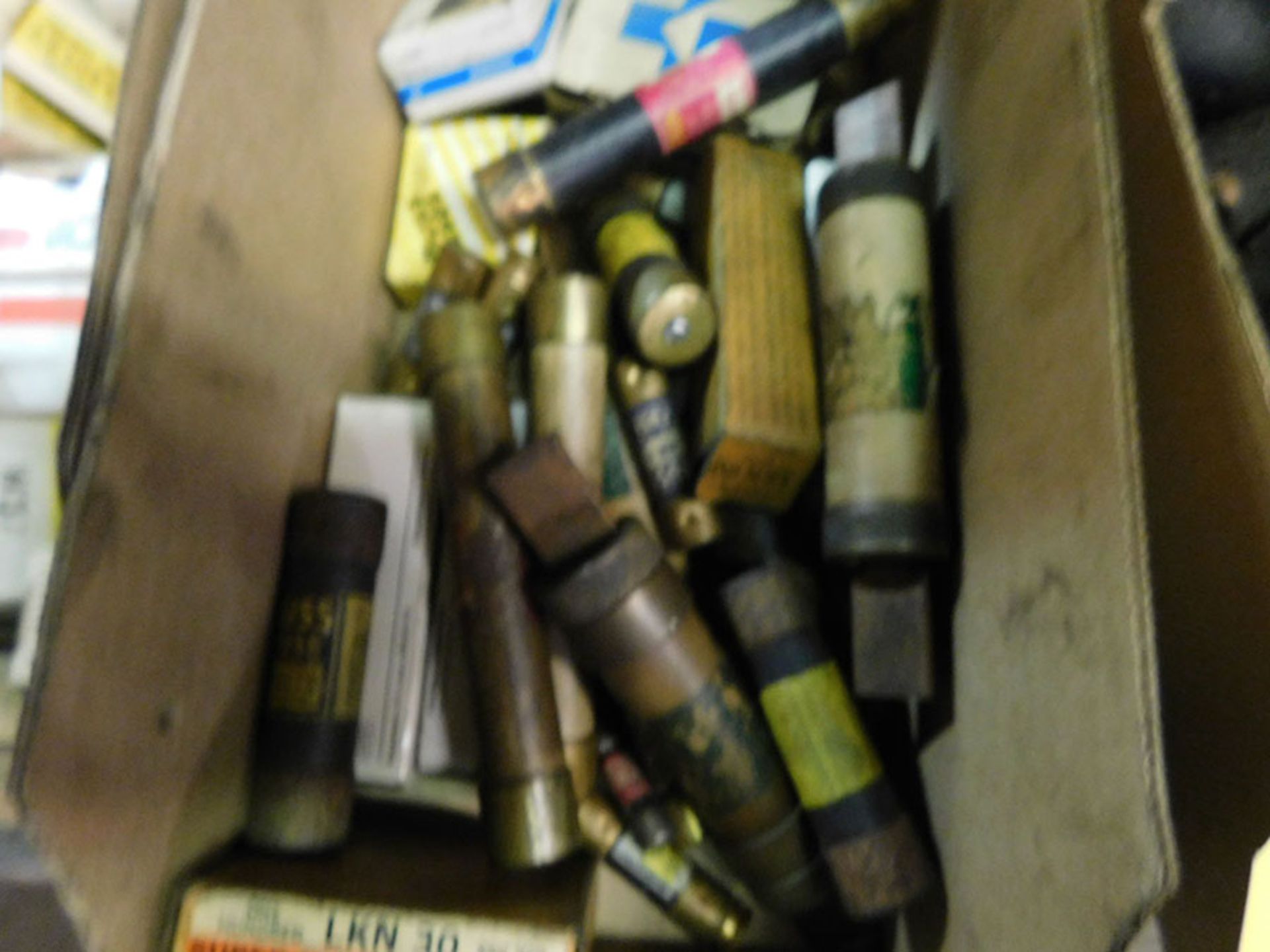 LOT OF ASSORTED FUSES