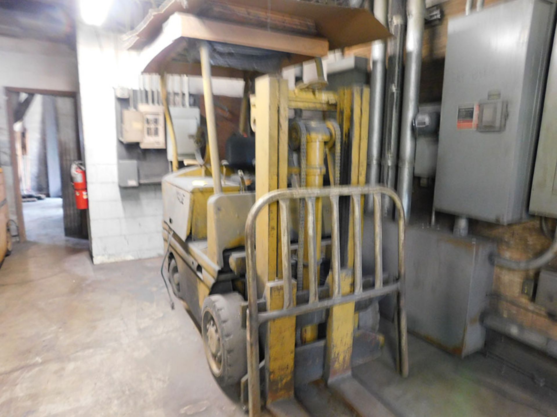 YALE FORKLIFT; 68'' MAST, 5' FORKS - Image 2 of 2