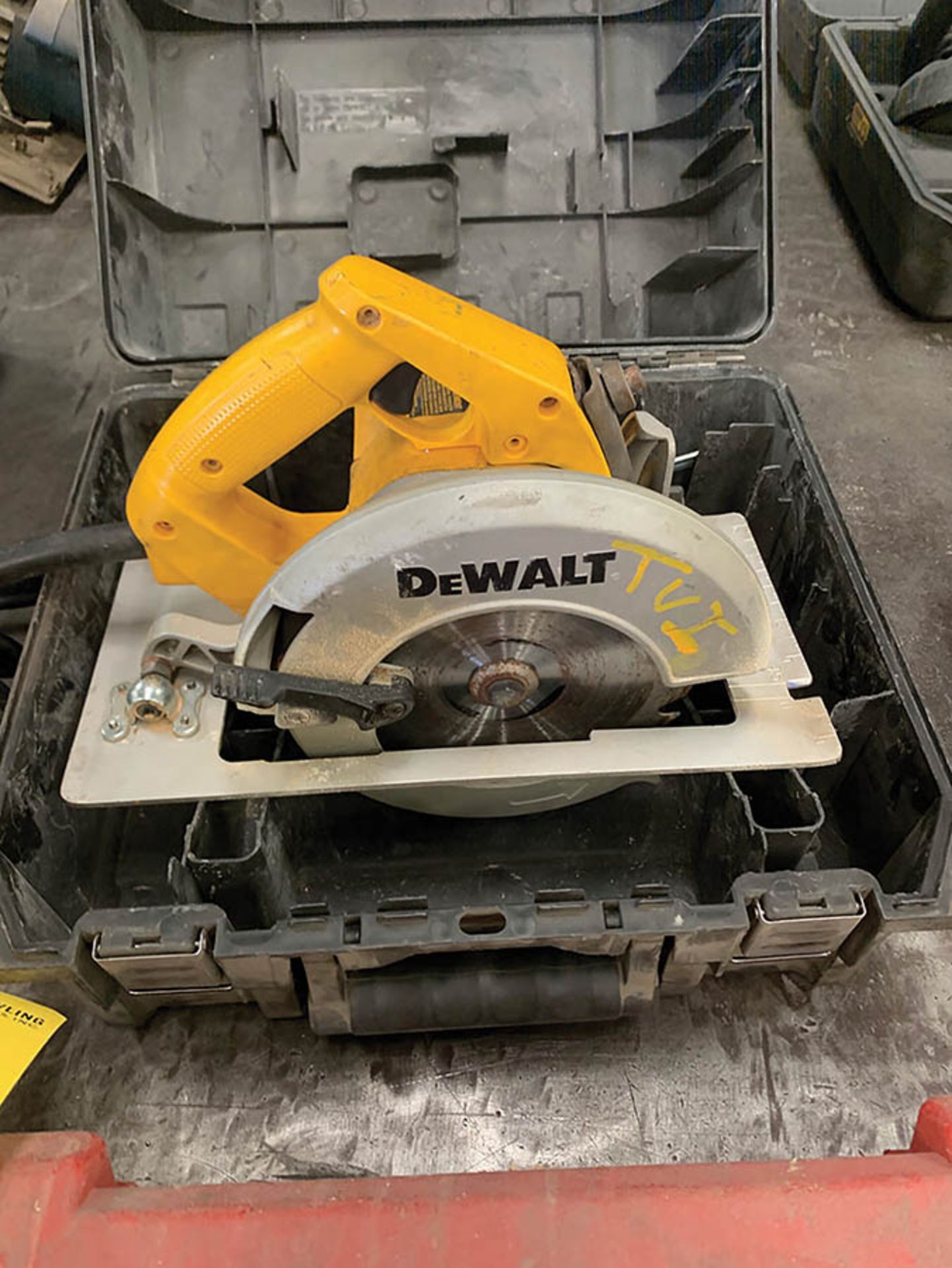 DEWALT CIRCULAR SAW