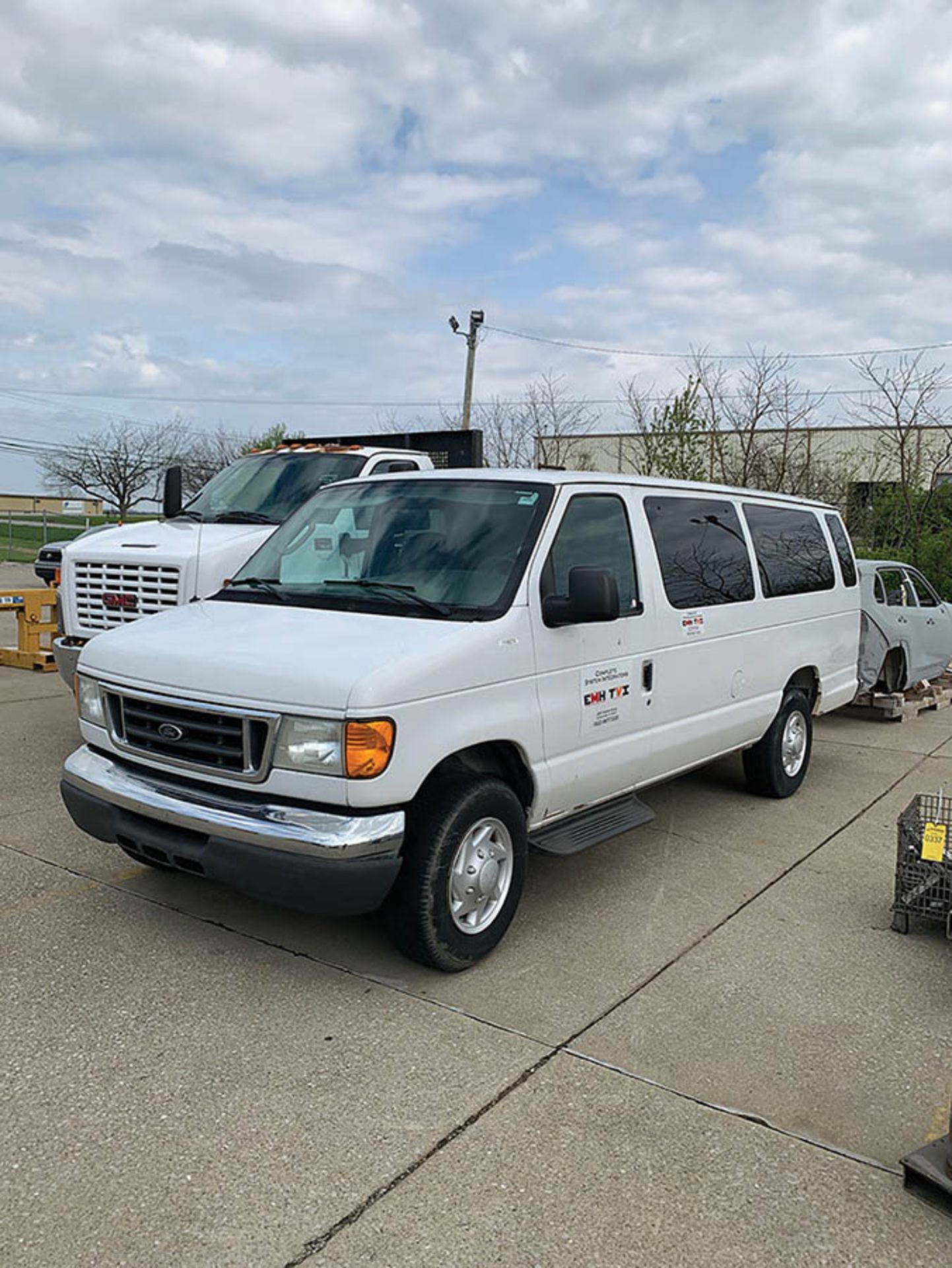 (2005) FORD PASSENGER VAN WITH REAR/SIDE DOORS, VIN 1FDSS31S45HA64244