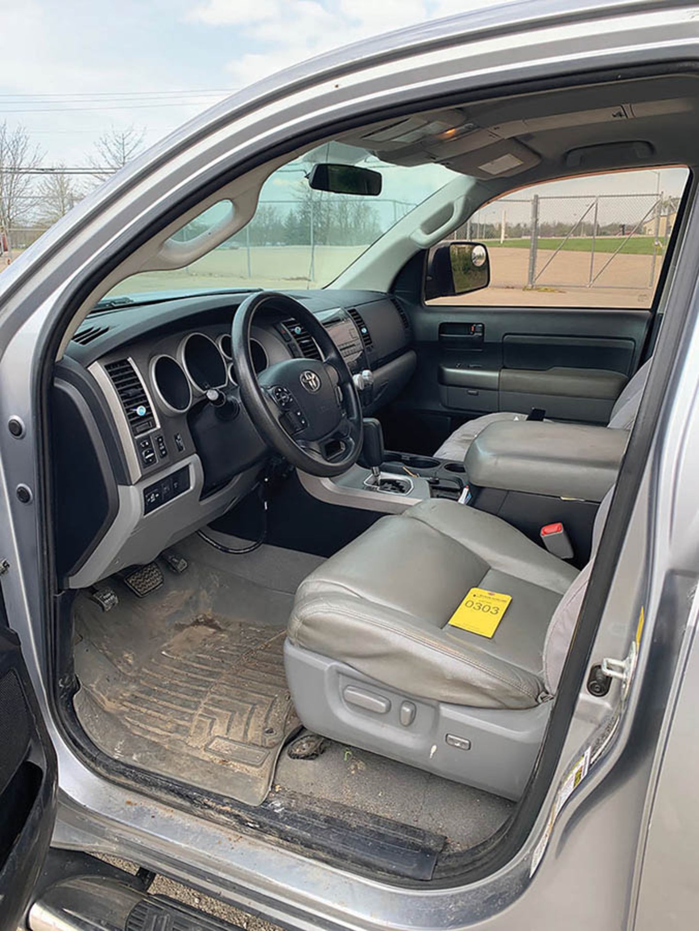 2011 TOYOTA TUNDRA SRS CREW CAB PICKUP TRUCK - Image 3 of 4