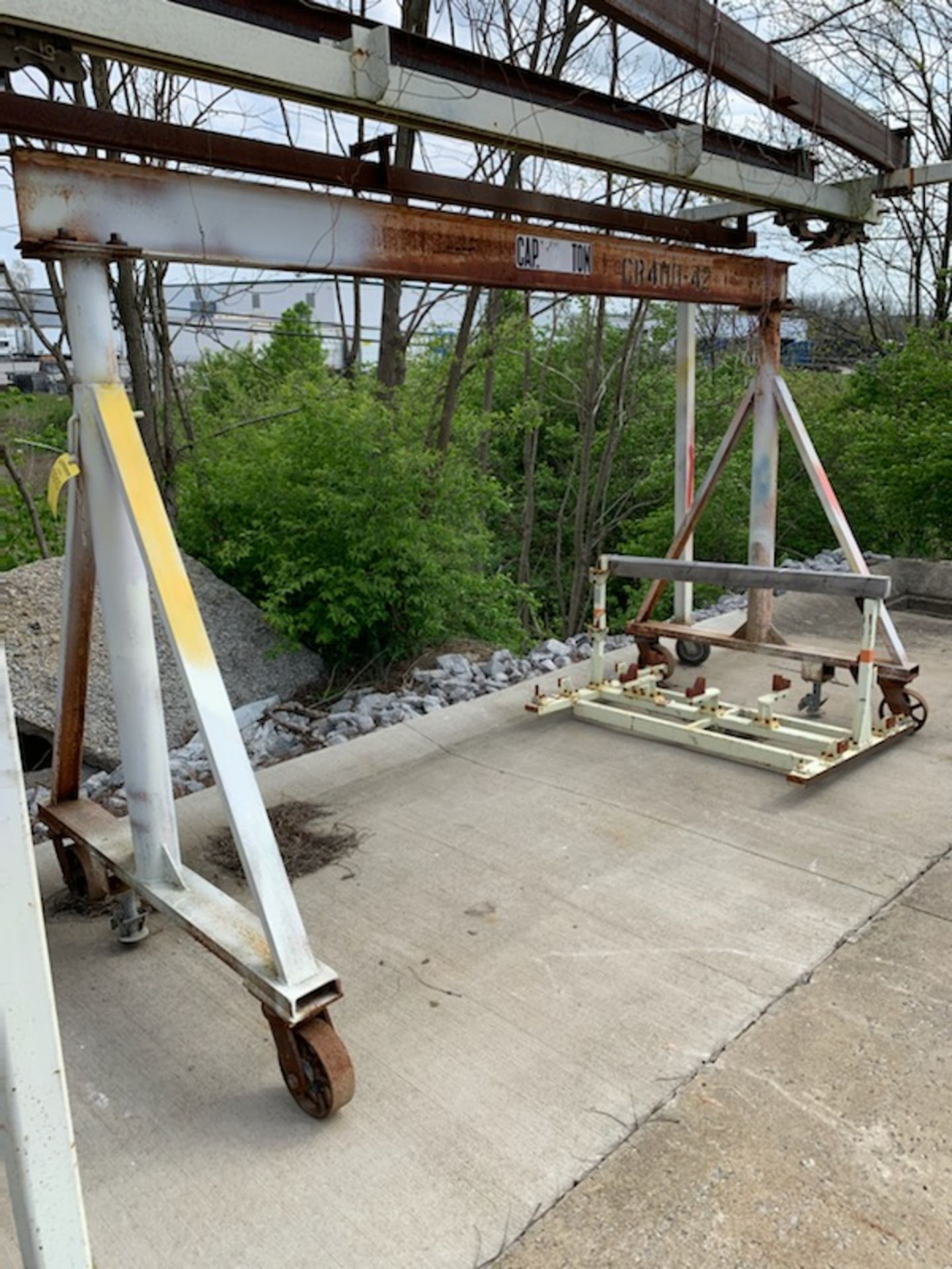 STEEL GANTRY ON CASTERS, 2-TON CAP., 10' WIDE