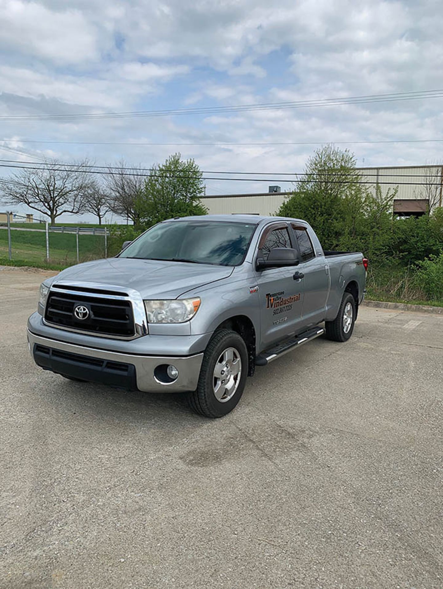 2011 TOYOTA TUNDRA SRS CREW CAB PICKUP TRUCK - Image 2 of 4