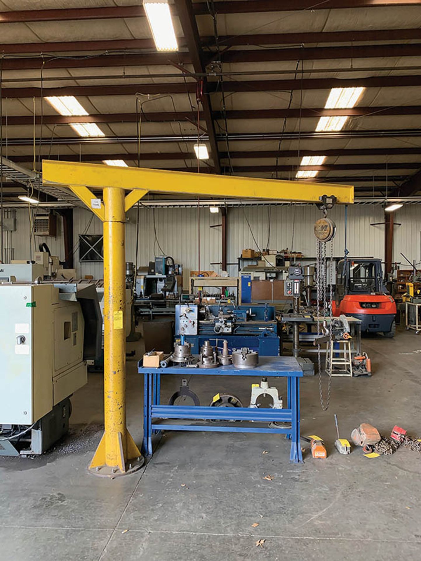 10' 1/2-TON JOB CRANE, 360 DEGREE SWING WITH 1/2-TON MAX CHAIN HOIST, FLOOR MOUNTED