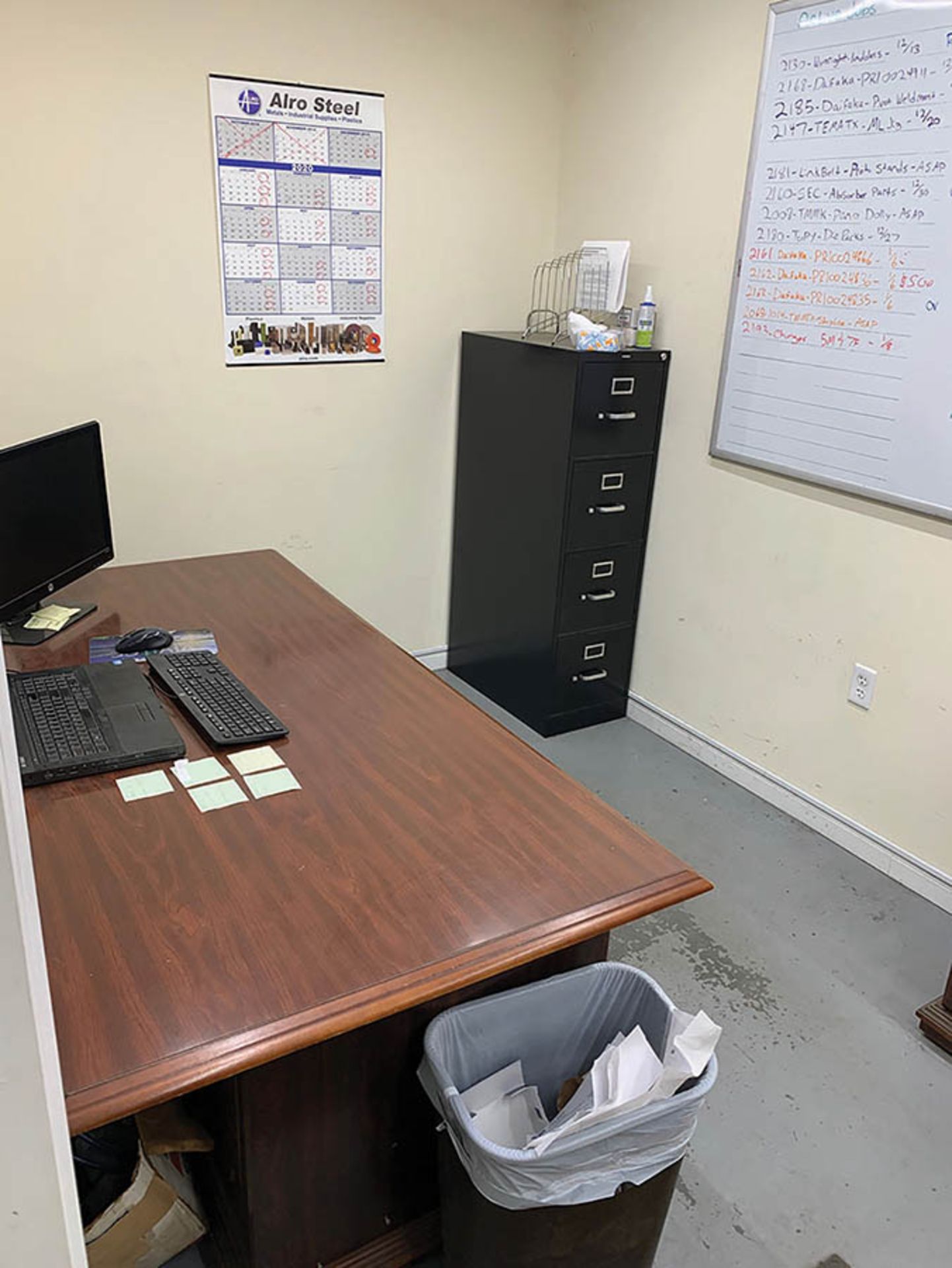 ASSORTED OFFICE FURNITURE IN SHOP, INCLUDING (9) CHAIRS, (7) DESKS, AND CABINETS - Image 2 of 4