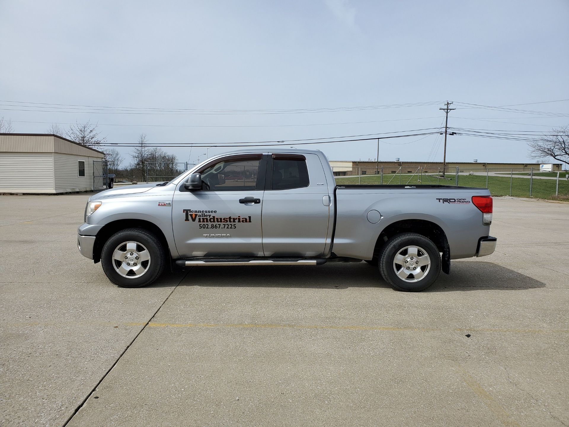 2011 TOYOTA TUNDRA SRS CREW CAB PICKUP TRUCK