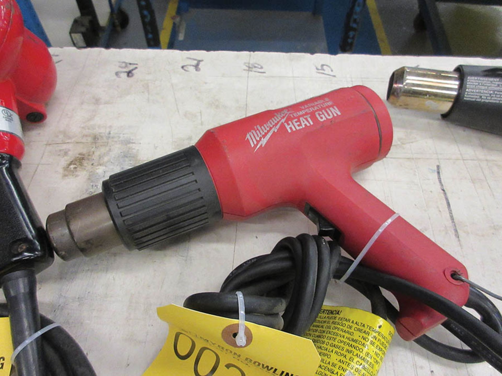 MILWAUKEE VARIABLE TEMP. HEAT GUN, 140 DEG. - 1040 DEG. F., S/N 121851