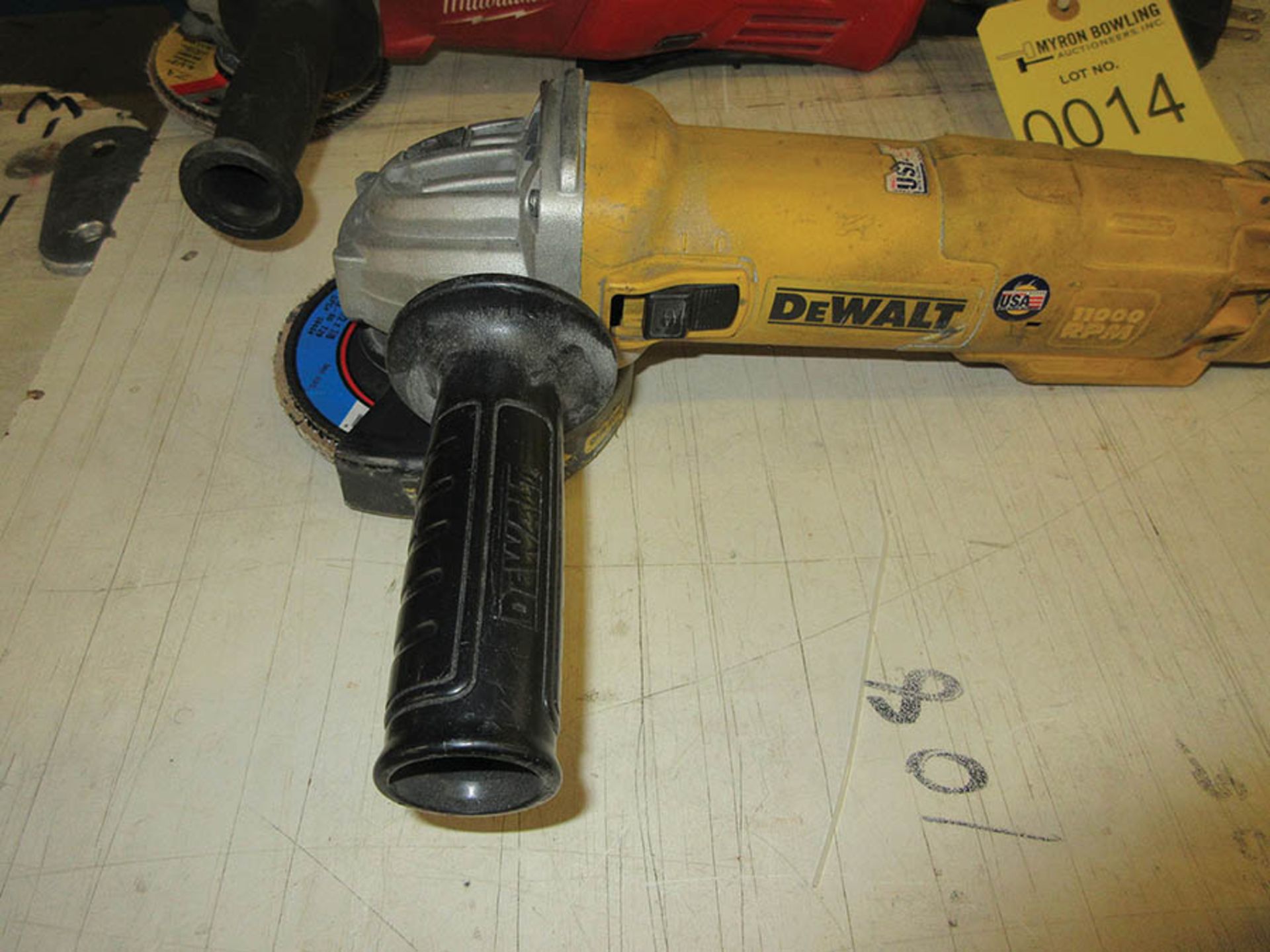 DEWALT 4 1/2'' ANGLE GRINDER, 120V., 11,000 RPM