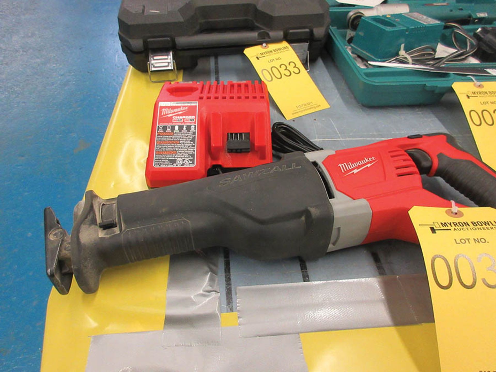 MILWAUKEE 18V. SAWZALL RECIPROCATING SAW, W/ BATTERY & CHARGER, S/N 80306842