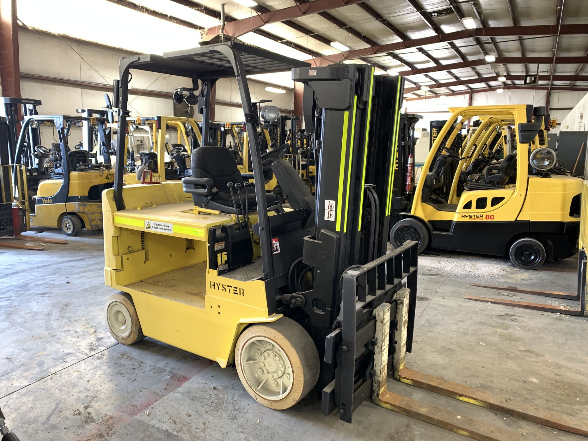 2010 HYSTER 8,000-LB CAPACITY FORKLIFT CHASSIS ONLY, MODEL: E80Z, SIDESHIFT, 48 VOLT, (NO BATTERY) - Image 4 of 10