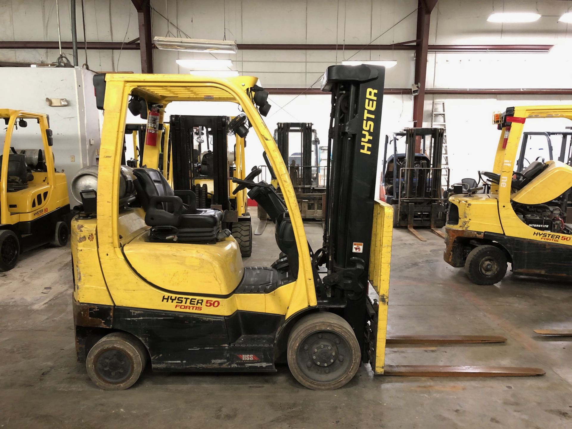 2015 HYSTER 5,000-LB., MODEL: S50FT, S/N: H187V03739N, LPG, LEVER SHIFT TRANSMISSION, SOLID TIRES, - Image 3 of 4