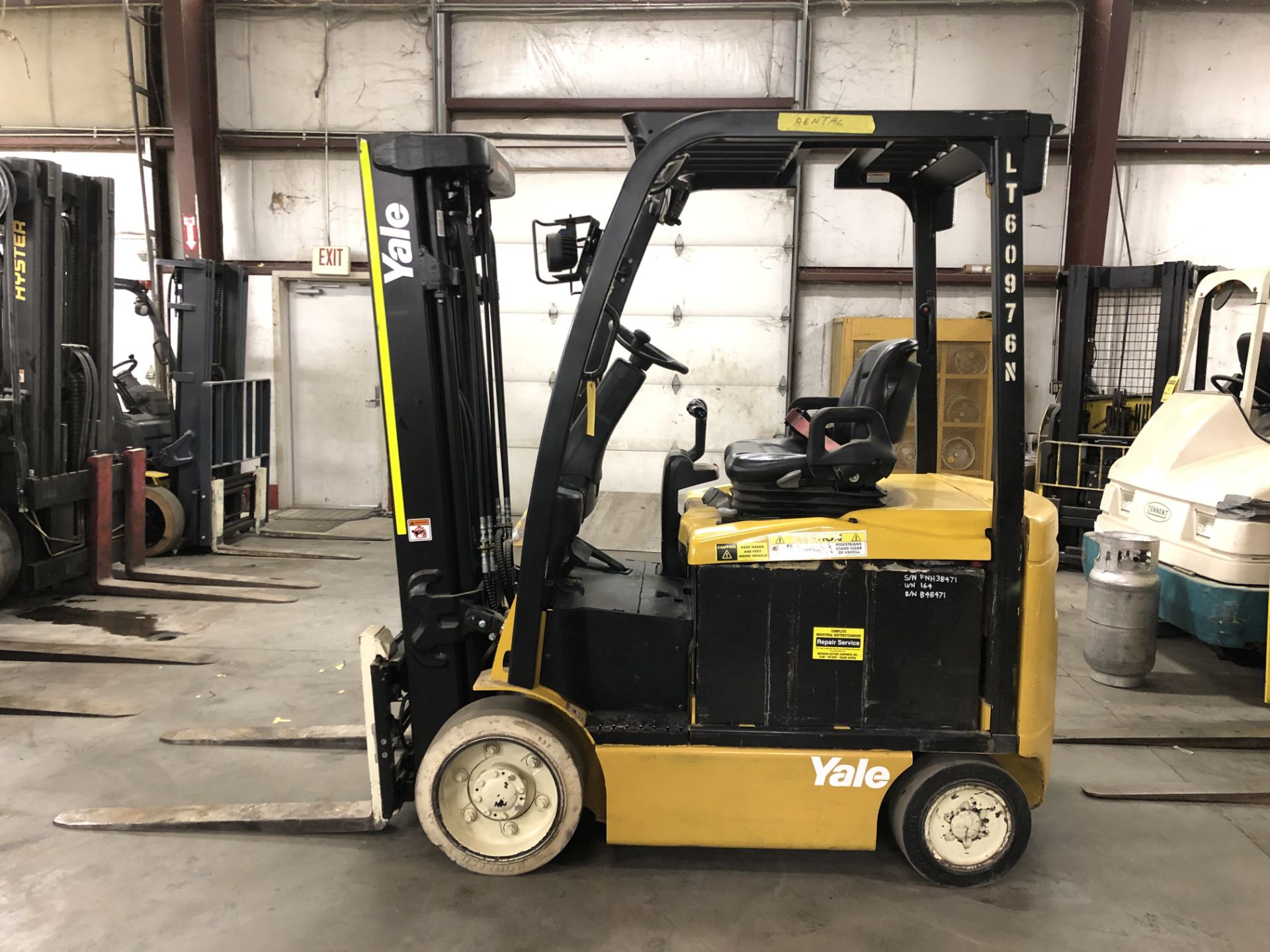 2015 YALE 6,000-LB CAPACITY FORKLIFT, MODEL: ERC060VGN, S/N: A968N12976N, 48 VOLT, SOLID NON-MARKING