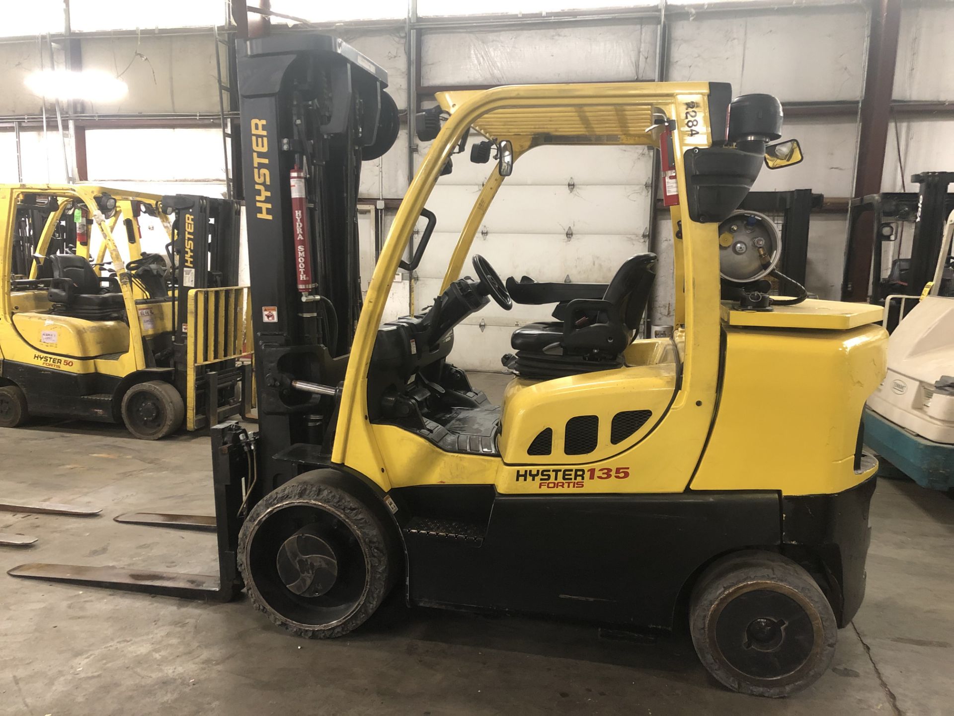 2014 HYSTER 13,500-LB. CAP. FORKLIFT, MODEL: S135FT, S/N: F024V02284M, LPG, SOLID TIRES, 8,168 HRS. - Image 2 of 10