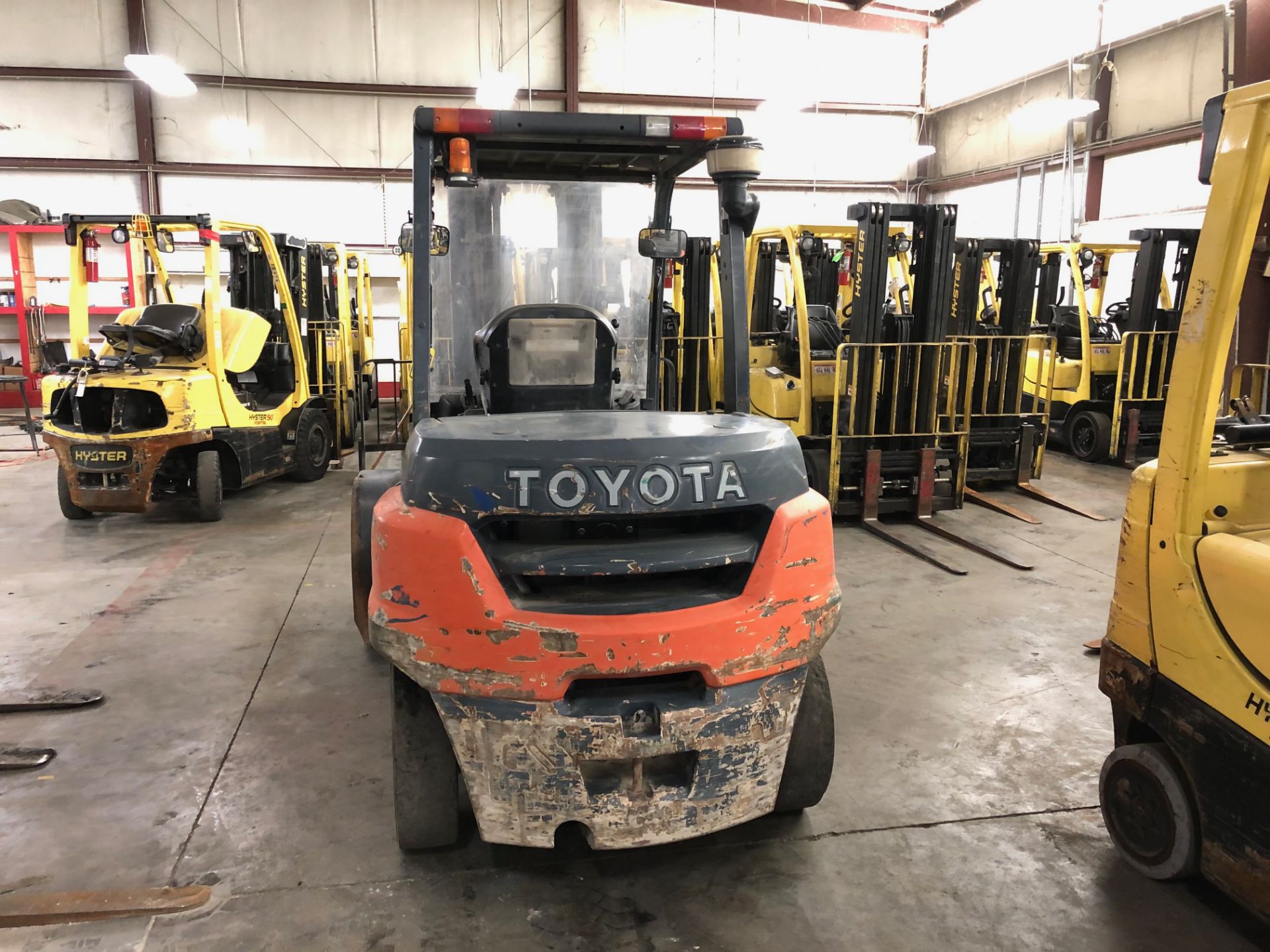 2016 TOYOTA 9,000-LB. CAPACITY FORKLIFT, MODEL: 8FD40U, S/N: 11259, DIESEL, DUAL DRIVE PNEUMATIC - Image 2 of 5