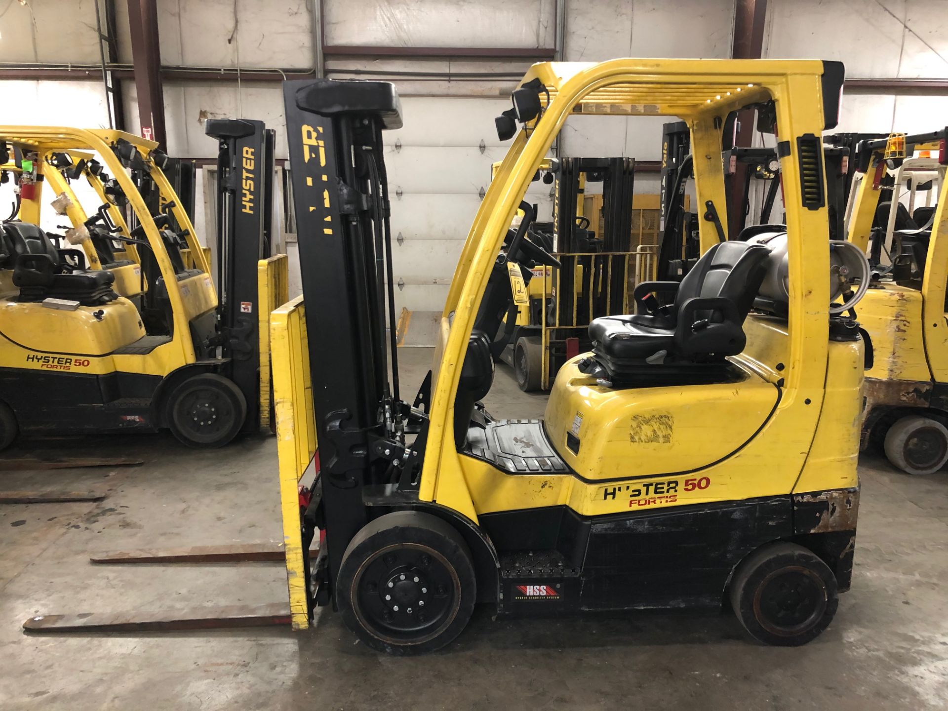 2015 HYSTER 5,000-LB., MODEL: S50FT, S/N: H187V015441N, LPG, LEVER SHIFT TRANSMISSION, SOLID