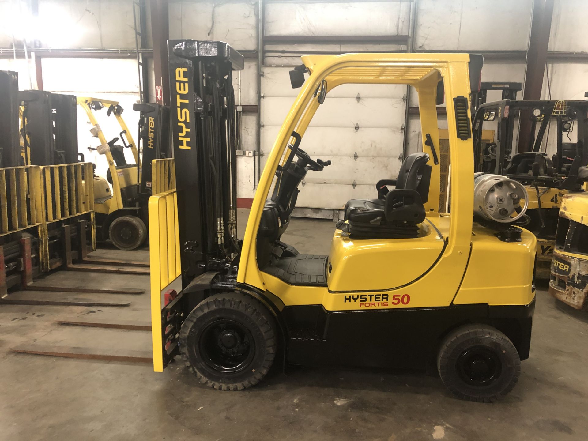 2015 HYSTER 5,000-LB., MODEL: H50FT, S/N: P177V04045N, LPG, LEVER SHIFT TRANSMISSION, PNEUMATIC