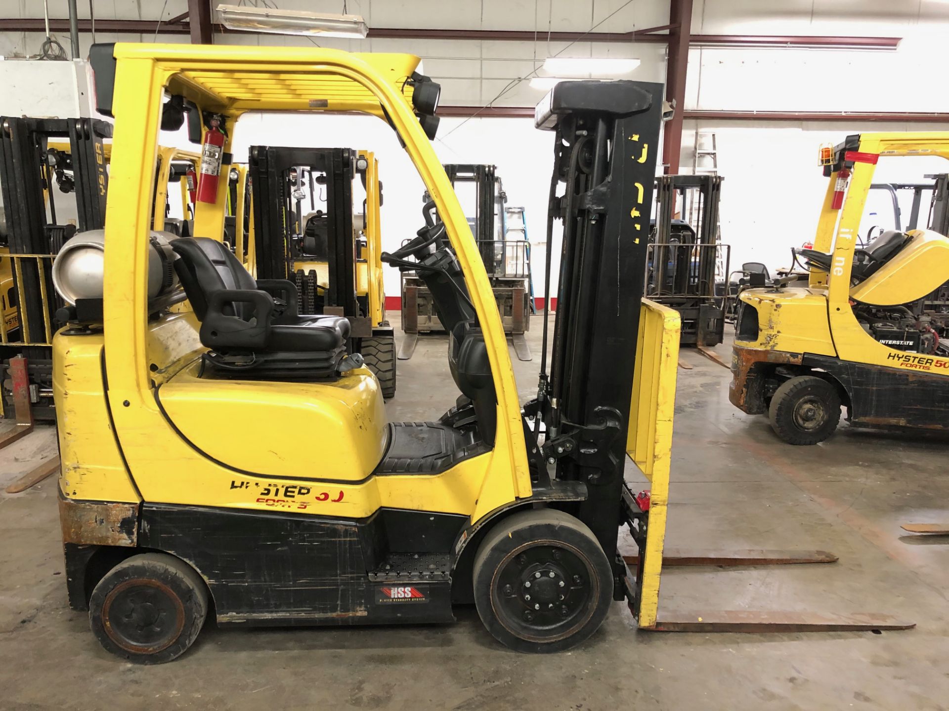 2015 HYSTER 5,000-LB., MODEL: S50FT, S/N: H187V015441N, LPG, LEVER SHIFT TRANSMISSION, SOLID - Image 3 of 4