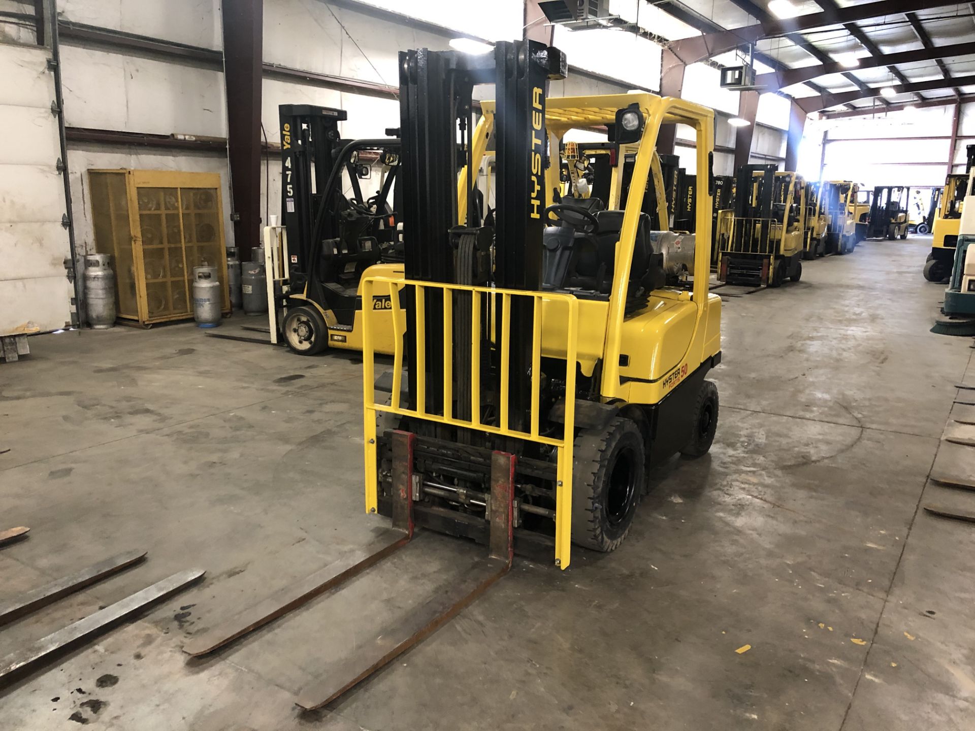 2015 HYSTER 5,000-LB., MODEL: H50FT, S/N: P177V04045N, LPG, LEVER SHIFT TRANSMISSION, PNEUMATIC - Image 4 of 4