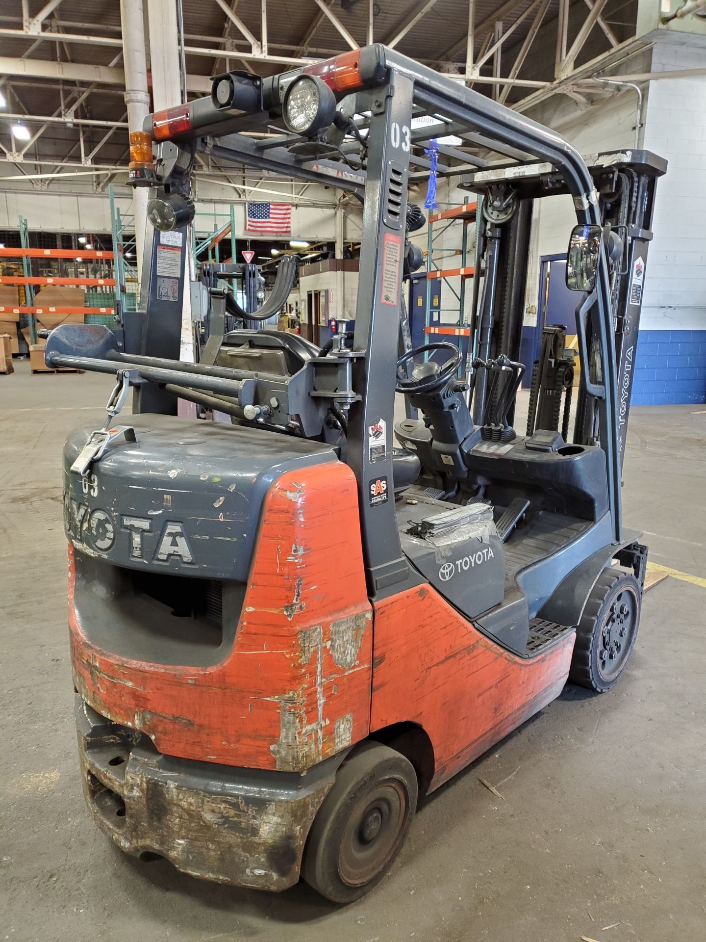 TOYOTA 5,000-LB. FORKLIFT, LP, MODEL 8FGCU25, S/N 44173, SIDE SHIFT, 189'' LIFT HEIGHT, 82'' 3-STAGE - Image 7 of 9