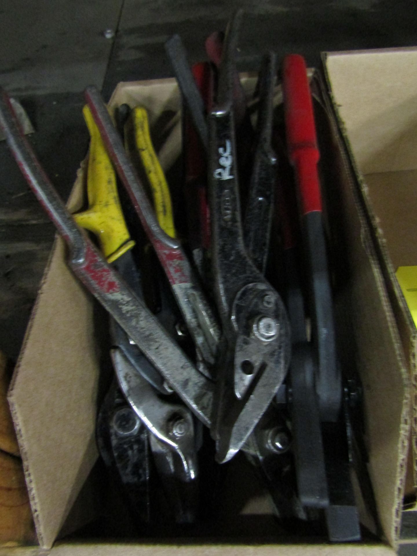 ASSORTED BAND CUTTERS, TAPE MEASURES, BANDING STRAP TOOLS