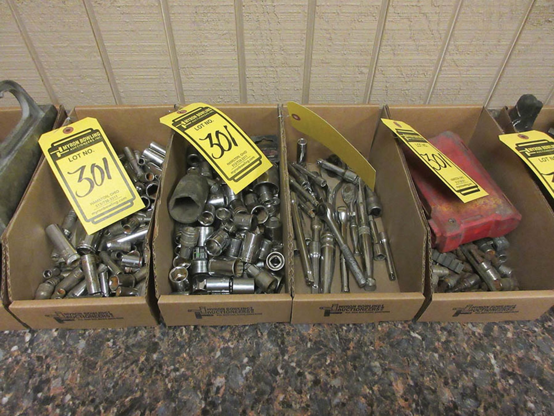 ASSORTMENT OF SOCKETS AND RATCHETS - Image 4 of 4