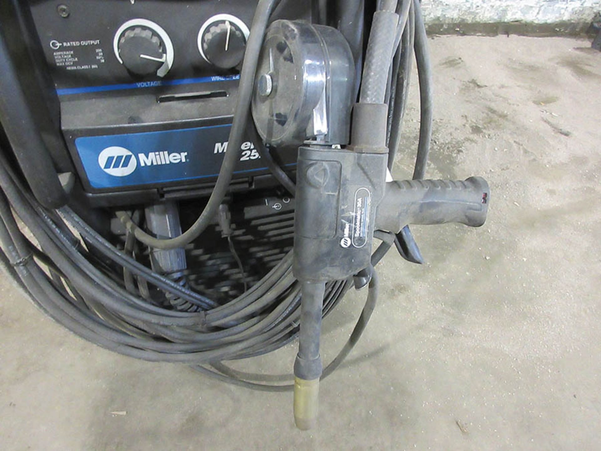 MILLER MILLERMATIC 252 MIG WELDER W/ SPOOLMATIC 30A AIR COOLED SPOOL GUN, S/N MG400284N - Image 4 of 4