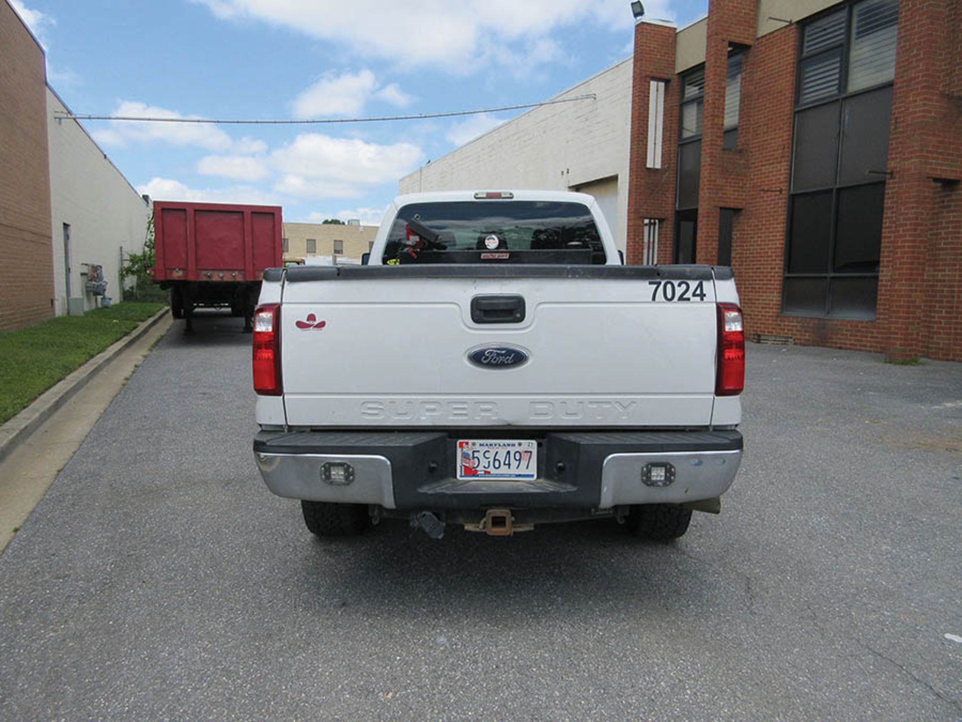 (2015) FORD F250 SUPER DUTY PICKUP TRUCK, 6.7L POWER STROKE TURBO DIESEL, 4 X 4, CREW CAB, A/T, - Image 4 of 7