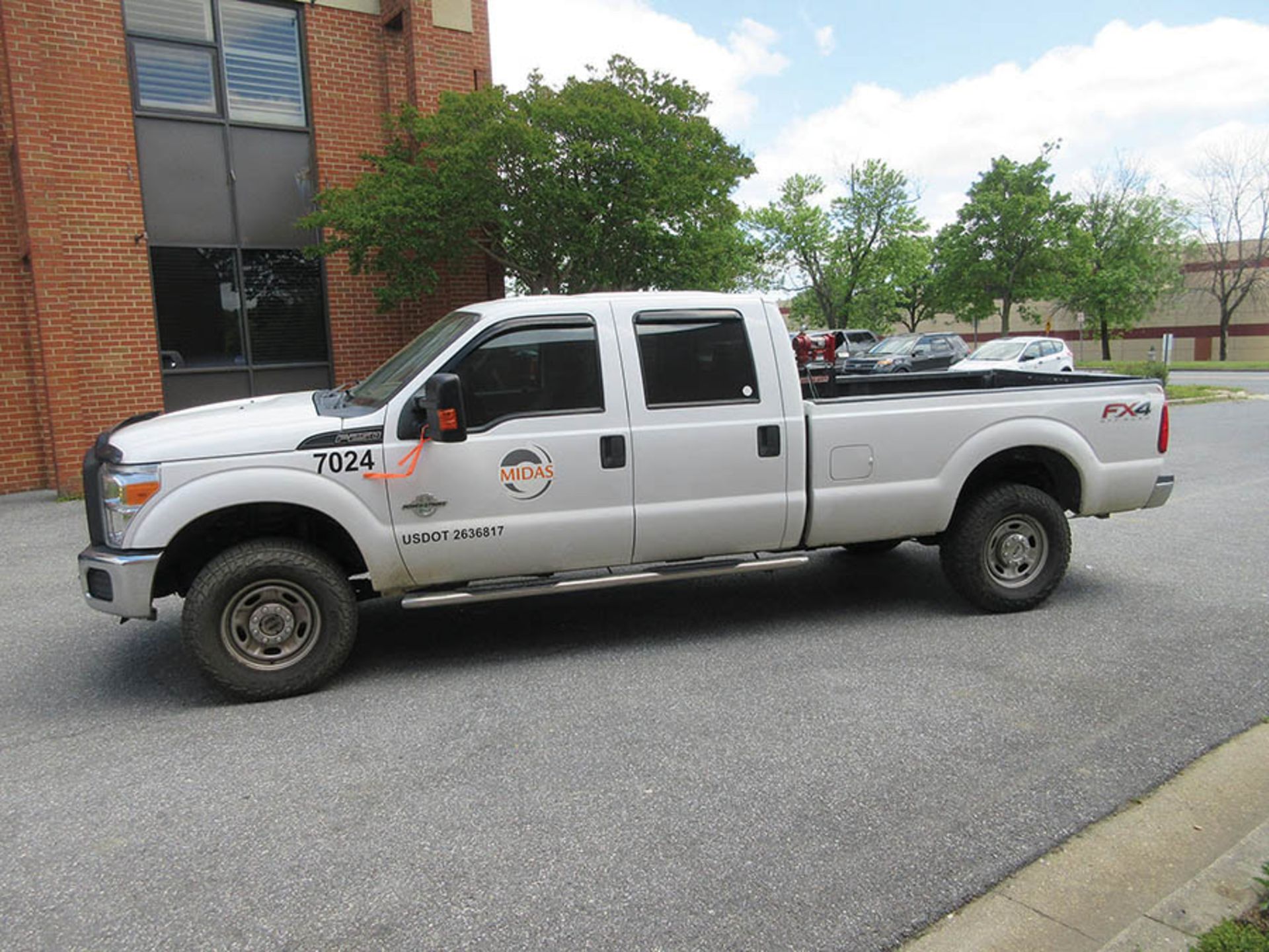 (2015) FORD F250 SUPER DUTY PICKUP TRUCK, 6.7L POWER STROKE TURBO DIESEL, 4 X 4, CREW CAB, A/T, - Image 2 of 7