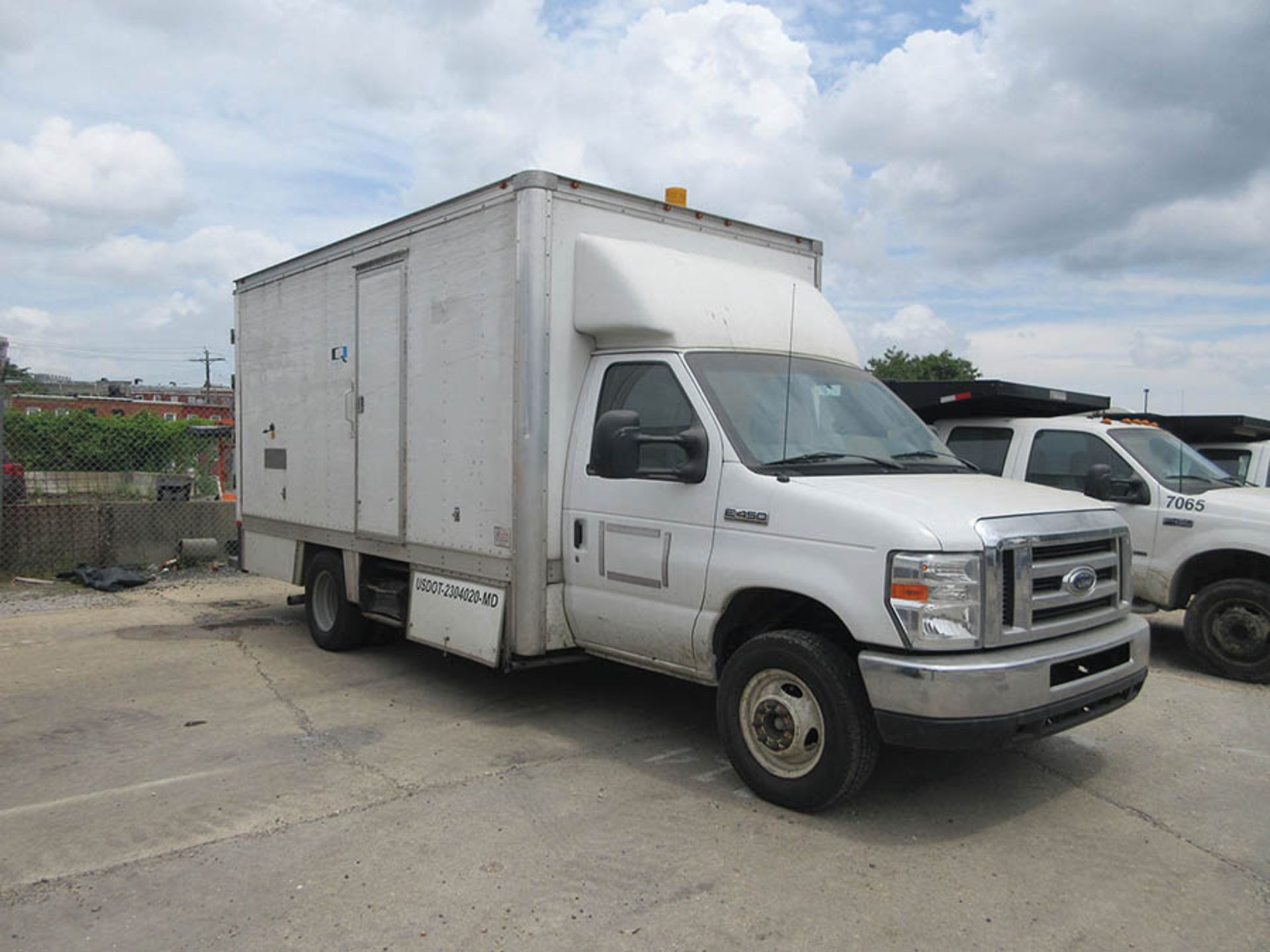 (2013) FORD E450 SUPER DUTY CCTV TRUCK, AUTOMATIC TRANSMISSION, 86,810 MILES, MAIN LINE HOSE REEL, - Image 2 of 9