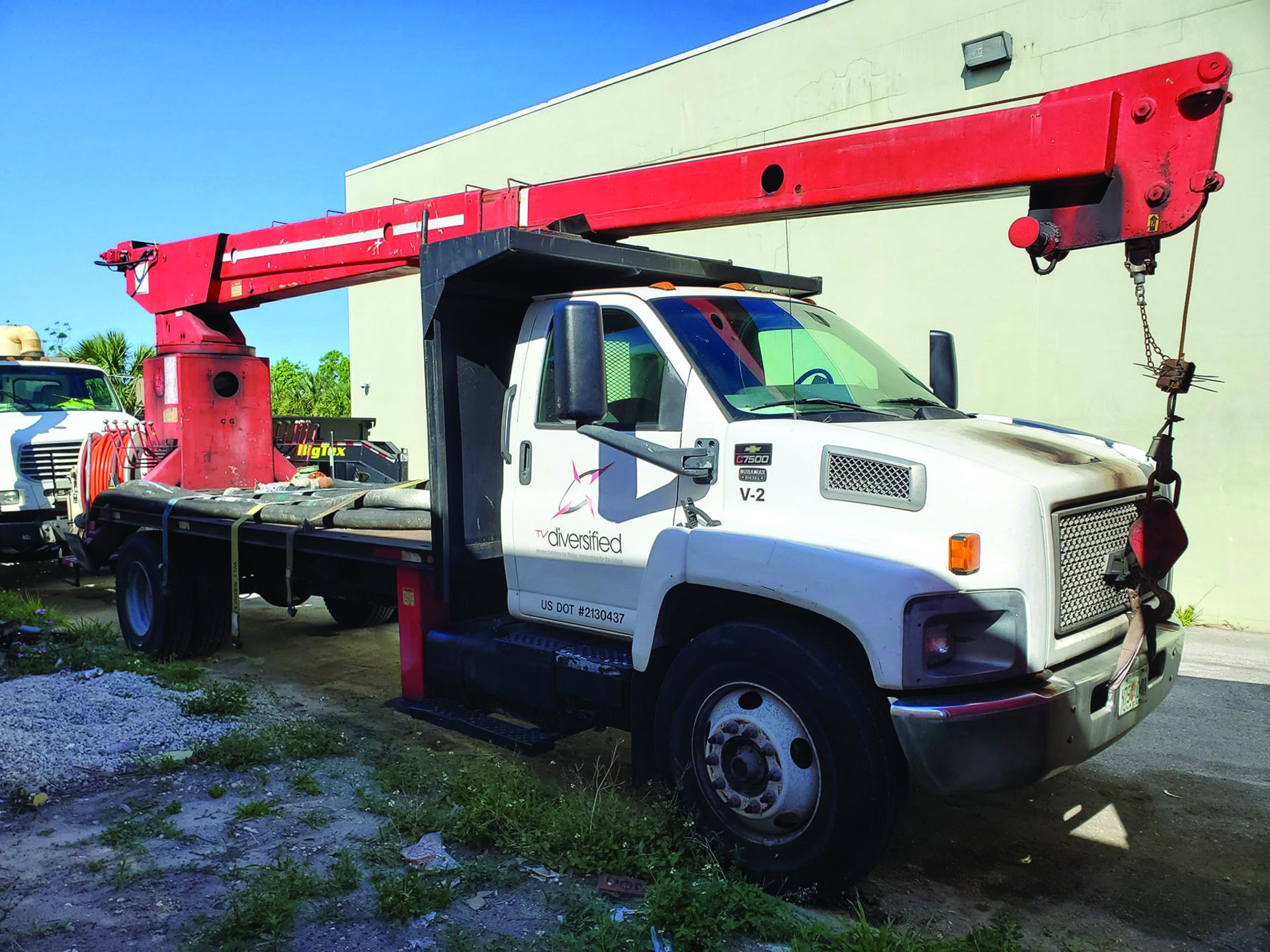 CHEVROLET C7500 S/A FLAT BED WITH 36' TELESCOPING BOOM CRANE, MODEL RO STNGERTC120, 3-STAGE BOOM, - Image 10 of 13