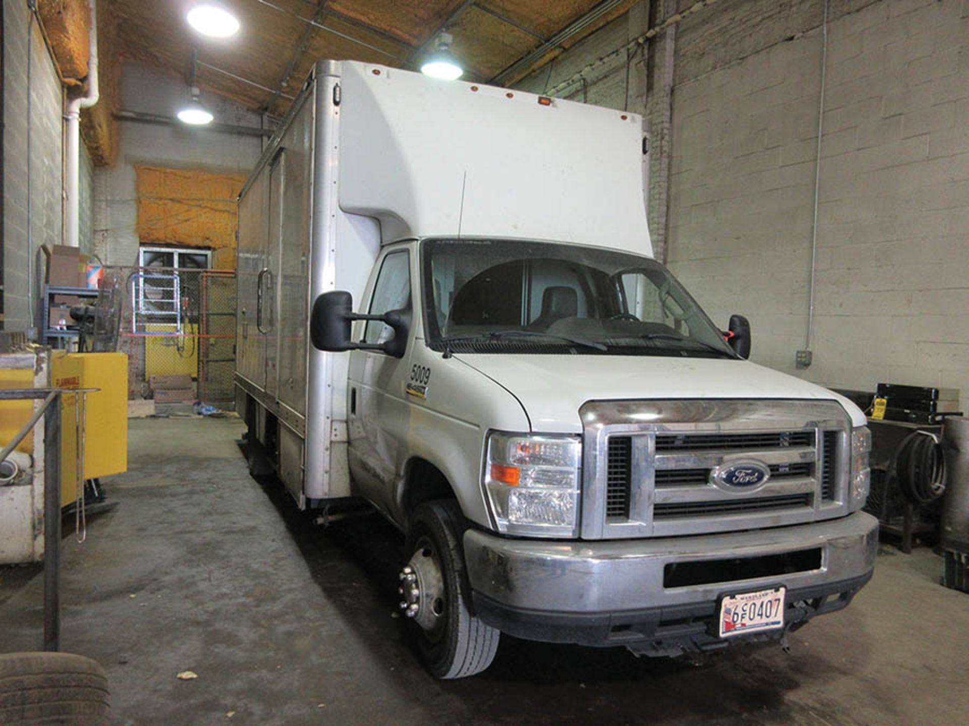 (2013) FORD E450 SUPER DUTY CCTV TRUCK, AUTOMATIC TRANSMISSION, 76,960 MILES, MAIN & LATERAL - Image 2 of 11