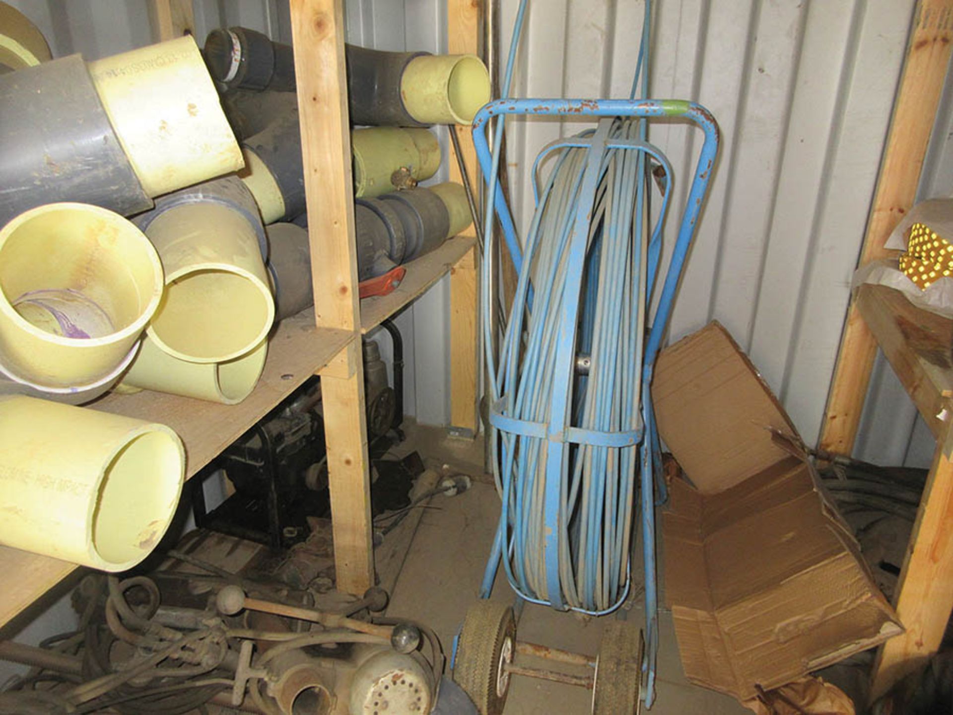 CONTENTS OF CONTAINER - ASSORTED DISCHARGE HOSE, TORCH HOSES, DRILL, AND FISH TAPE SPOOL - Image 6 of 10