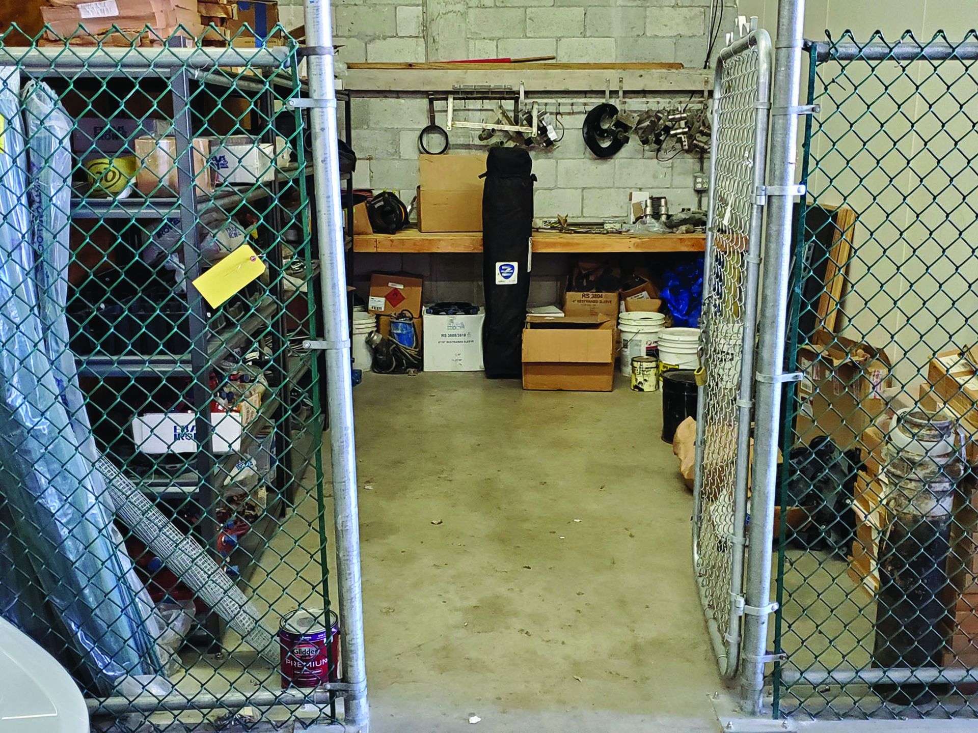 ALL CAST IRON PIPE & FITTING AND SURROUNDING ITEMS/PALLET RACK WITH CRIB HARDWARE, COUPLINGS, - Image 5 of 20