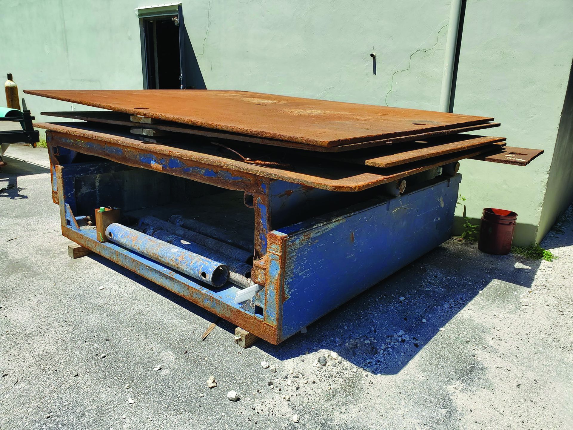 TRENCH BOX & (4) 8' X 10' X 1" ROAD PLATE & 1 CUT OFF OF PLATE (FLORIDA) - Image 3 of 5