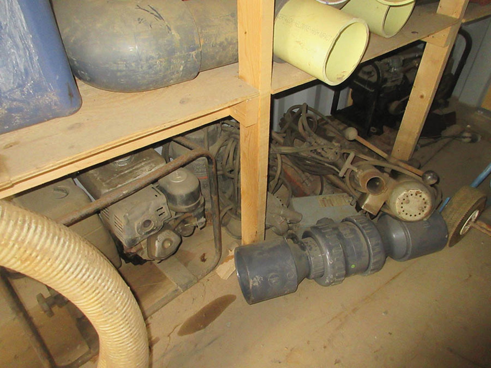 CONTENTS OF CONTAINER - ASSORTED DISCHARGE HOSE, TORCH HOSES, DRILL, AND FISH TAPE SPOOL - Image 5 of 10