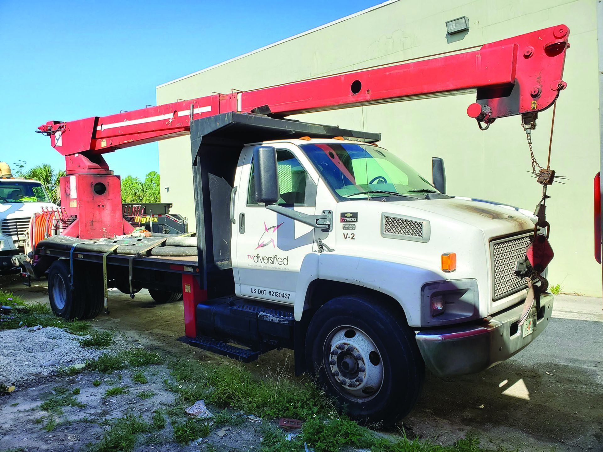 CHEVROLET C7500 S/A FLAT BED WITH 36' TELESCOPING BOOM CRANE, MODEL RO STNGERTC120, 3-STAGE BOOM, - Image 13 of 13