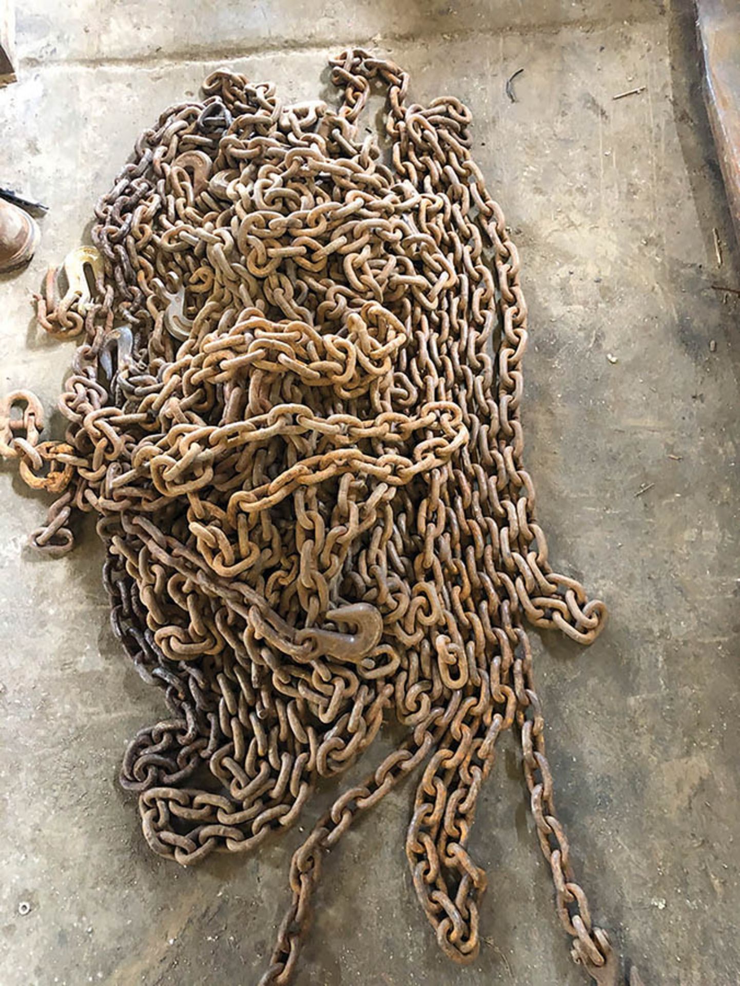 (LOT) ASSORTED CHAINS