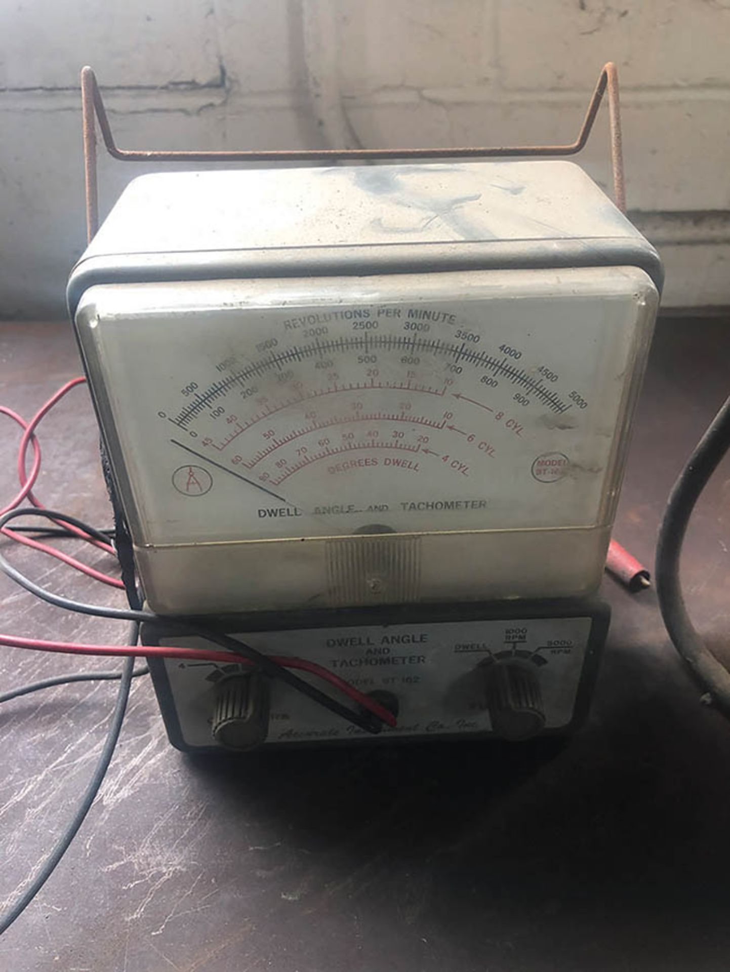 ACCURATE INSTRUMENT COMPANY DWELL ANGLE AND TACHOMETER, MODEL BT162